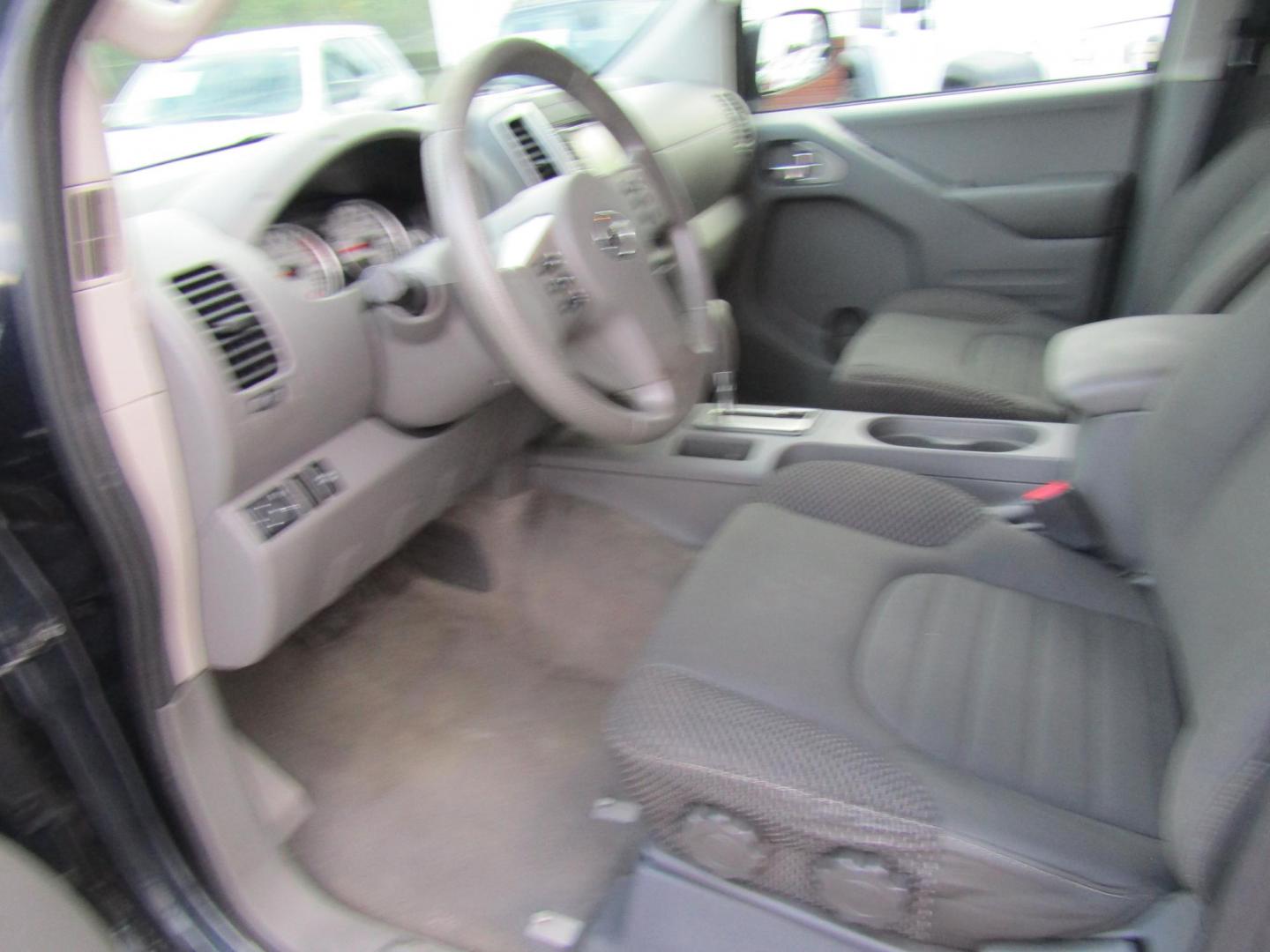 2015 Blue Nissan Frontier S Crew Cab 5AT 2WD (1N6AD0ER4FN) with an 4.0L V6 DOHC 24V engine, Automatic transmission, located at 15016 S Hwy 231, Midland City, AL, 36350, (334) 983-3001, 31.306210, -85.495277 - Photo#2