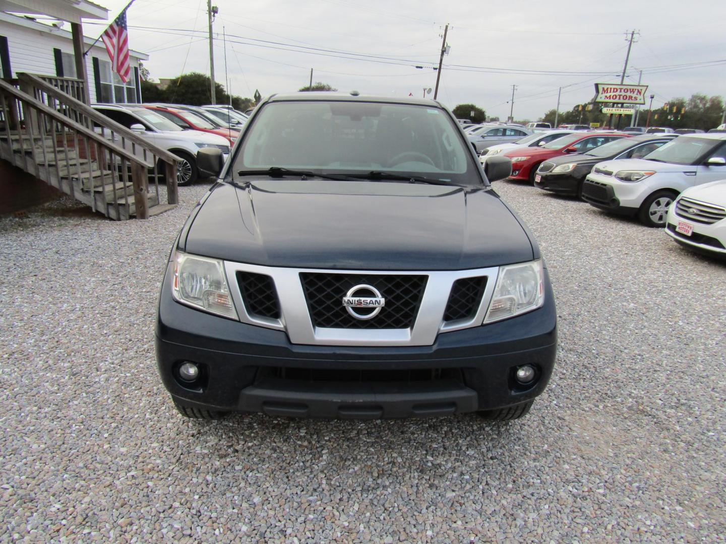 2015 Blue Nissan Frontier S Crew Cab 5AT 2WD (1N6AD0ER4FN) with an 4.0L V6 DOHC 24V engine, Automatic transmission, located at 15016 S Hwy 231, Midland City, AL, 36350, (334) 983-3001, 31.306210, -85.495277 - Photo#3