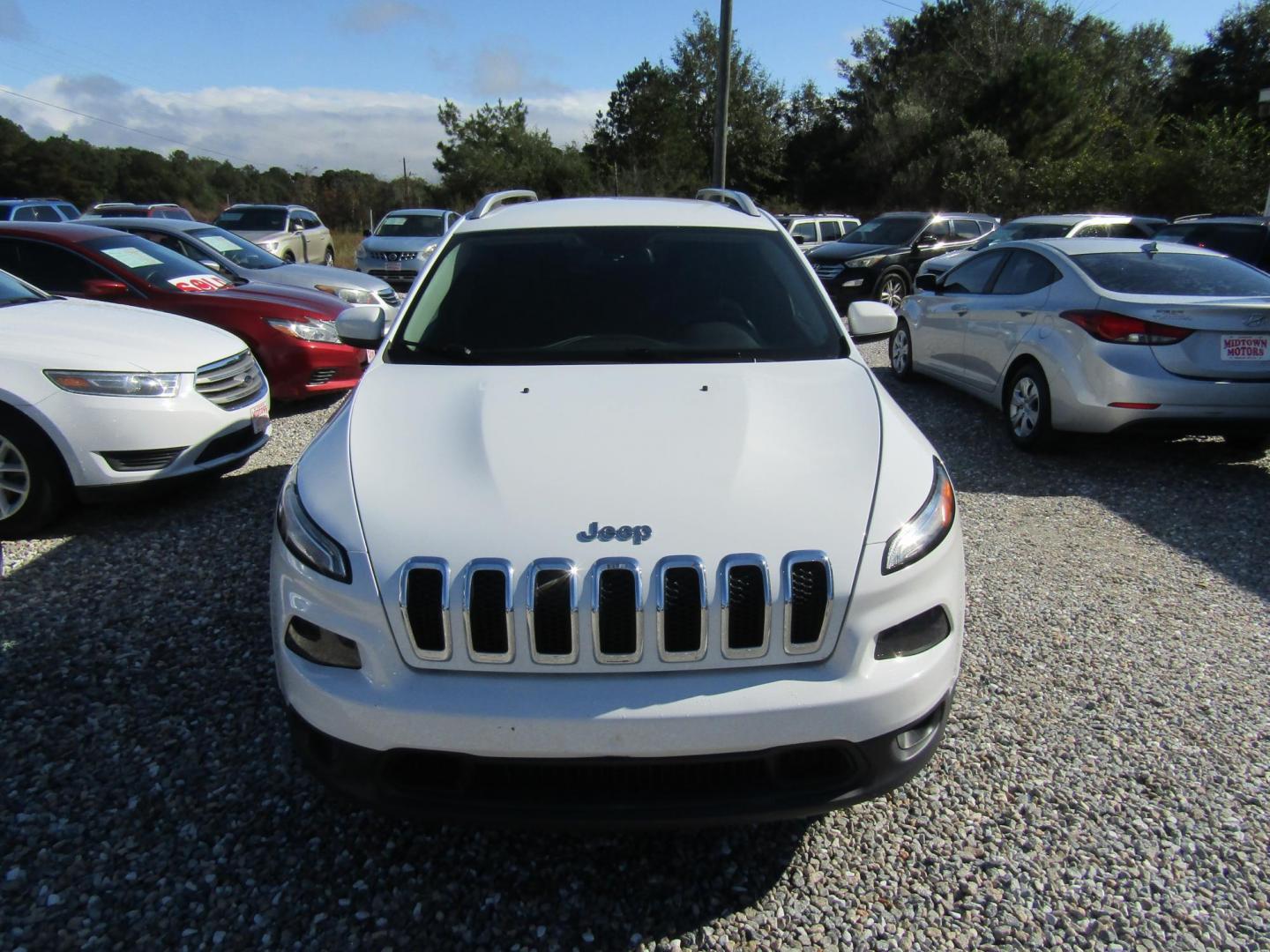 2017 White Jeep Cherokee Latitude FWD (1C4PJLCB9HW) with an 2.4L L4 DOHC 16V engine, Automatic transmission, located at 15016 S Hwy 231, Midland City, AL, 36350, (334) 983-3001, 31.306210, -85.495277 - Photo#1