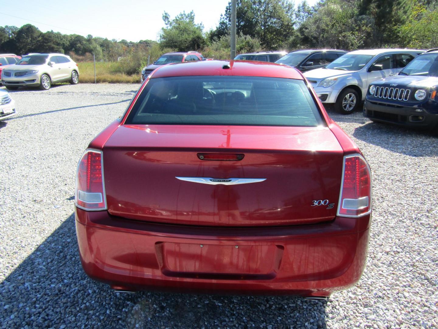 2012 Red Chrysler 300 S V6 RWD (2C3CCABG2CH) with an 3.6L V6 DOHC 24V engine, Automatic transmission, located at 15016 S Hwy 231, Midland City, AL, 36350, (334) 983-3001, 31.306210, -85.495277 - Photo#6