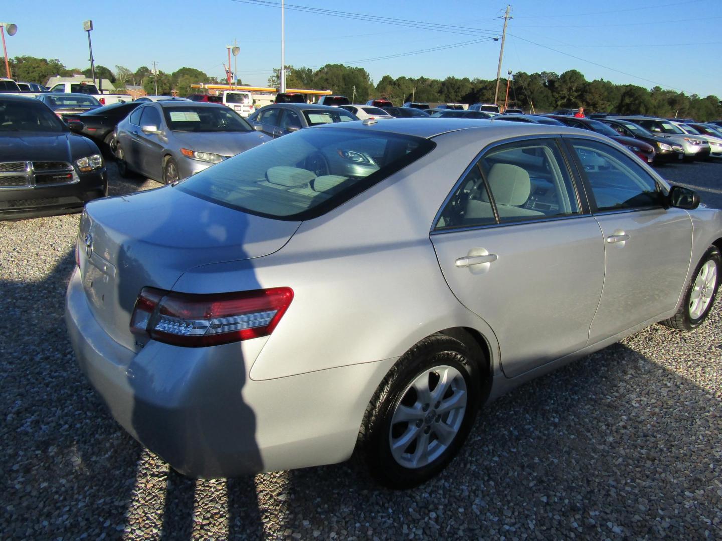 2010 Silver Toyota Camry Camry-Grade 6-Spd AT (4T1BF3EK5AU) with an 2.5L L4 DOHC 16V engine, Automatic transmission, located at 15016 S Hwy 231, Midland City, AL, 36350, (334) 983-3001, 31.306210, -85.495277 - Photo#8