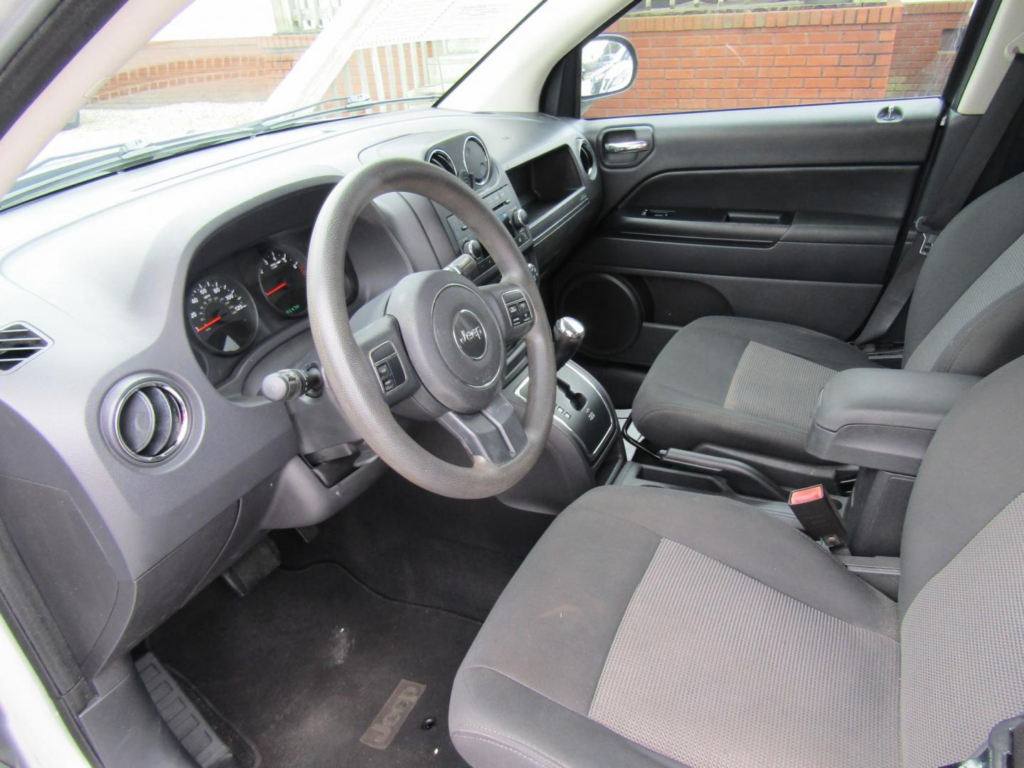 2011 Silver Jeep Compass Sport FWD (1J4NT1FA1BD) with an 2.0L L4 DOHC 16V engine, Automatic transmission, located at 15016 S Hwy 231, Midland City, AL, 36350, (334) 983-3001, 31.306210, -85.495277 - Photo#3