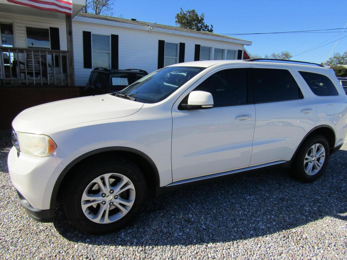 2011 White Dodge Durango Crew 2WD (1D4RD4GG9BC) with an 3.6L V6 DOHC 24V engine, Automatic transmission, located at 15016 S Hwy 231, Midland City, AL, 36350, (334) 983-3001, 31.306210, -85.495277 - Photo#2