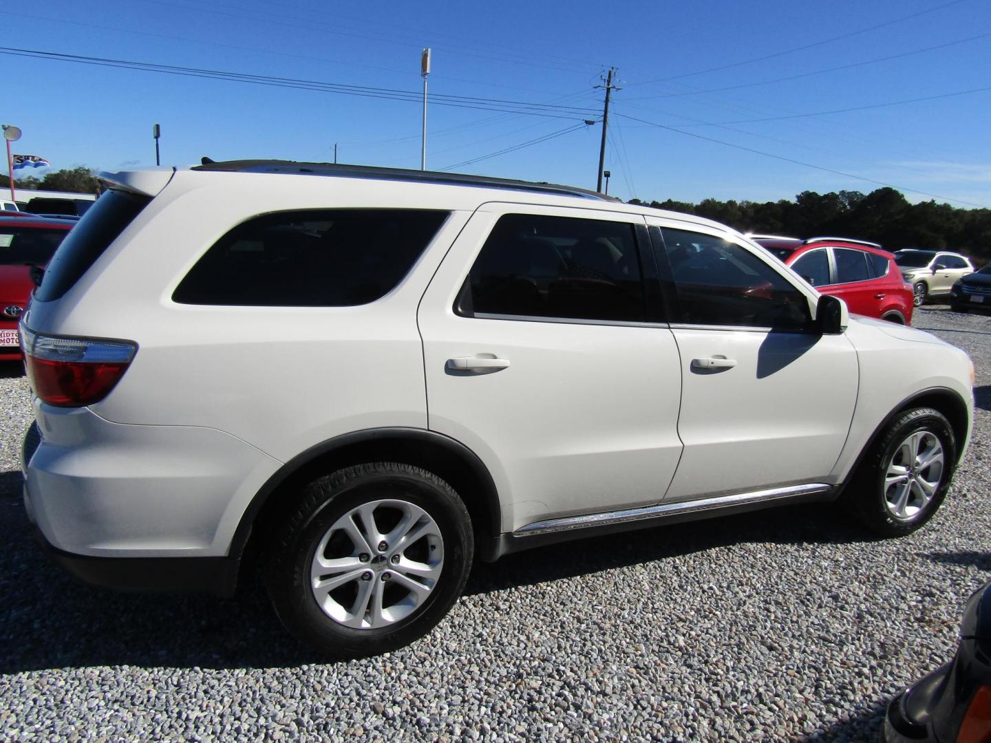 2011 White Dodge Durango Crew 2WD (1D4RD4GG9BC) with an 3.6L V6 DOHC 24V engine, Automatic transmission, located at 15016 S Hwy 231, Midland City, AL, 36350, (334) 983-3001, 31.306210, -85.495277 - Photo#5