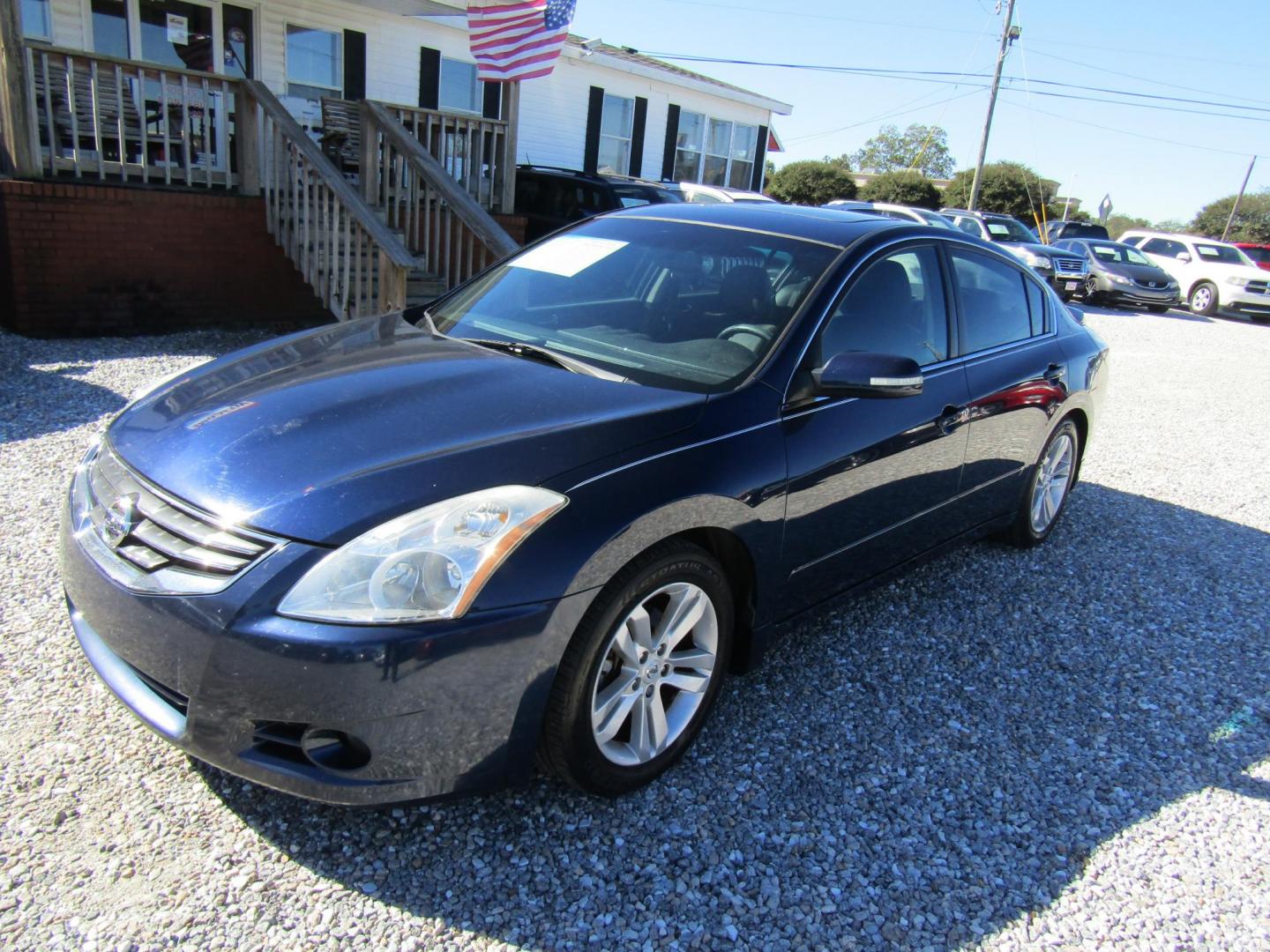 2010 Blue Nissan Altima 3.5 SR (1N4BL2AP8AC) with an 3.5L V6 DOHC 24V engine, Automatic transmission, located at 15016 S Hwy 231, Midland City, AL, 36350, (334) 983-3001, 31.306210, -85.495277 - Photo#3