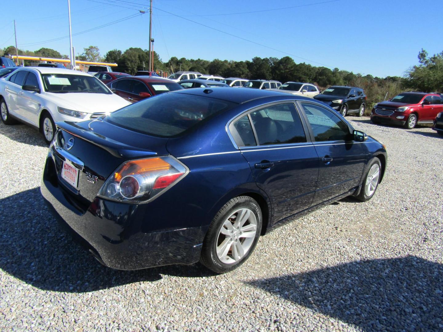 2010 Blue Nissan Altima 3.5 SR (1N4BL2AP8AC) with an 3.5L V6 DOHC 24V engine, Automatic transmission, located at 15016 S Hwy 231, Midland City, AL, 36350, (334) 983-3001, 31.306210, -85.495277 - Photo#8