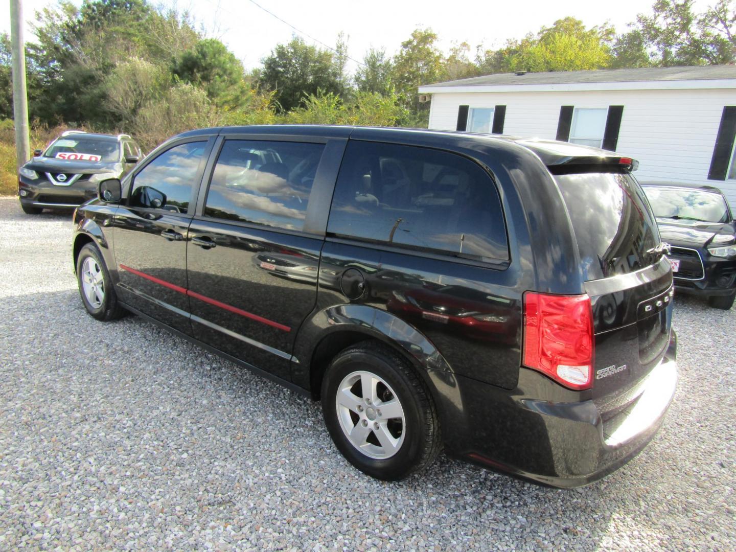 2012 Black Dodge Grand Caravan SXT (2C4RDGCG5CR) with an 3.6L V6 DOHC 24V engine, Automatic transmission, located at 15016 S Hwy 231, Midland City, AL, 36350, (334) 983-3001, 31.306210, -85.495277 - Photo#5