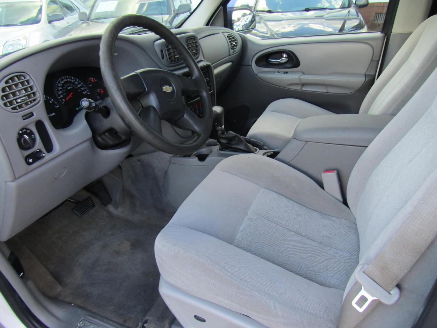 2007 White Chevrolet TrailBlazer LS1 2WD (1GNDS13SX72) with an 4.2L L6 DOHC 24V engine, Automatic transmission, located at 15016 S Hwy 231, Midland City, AL, 36350, (334) 983-3001, 31.306210, -85.495277 - Photo#3