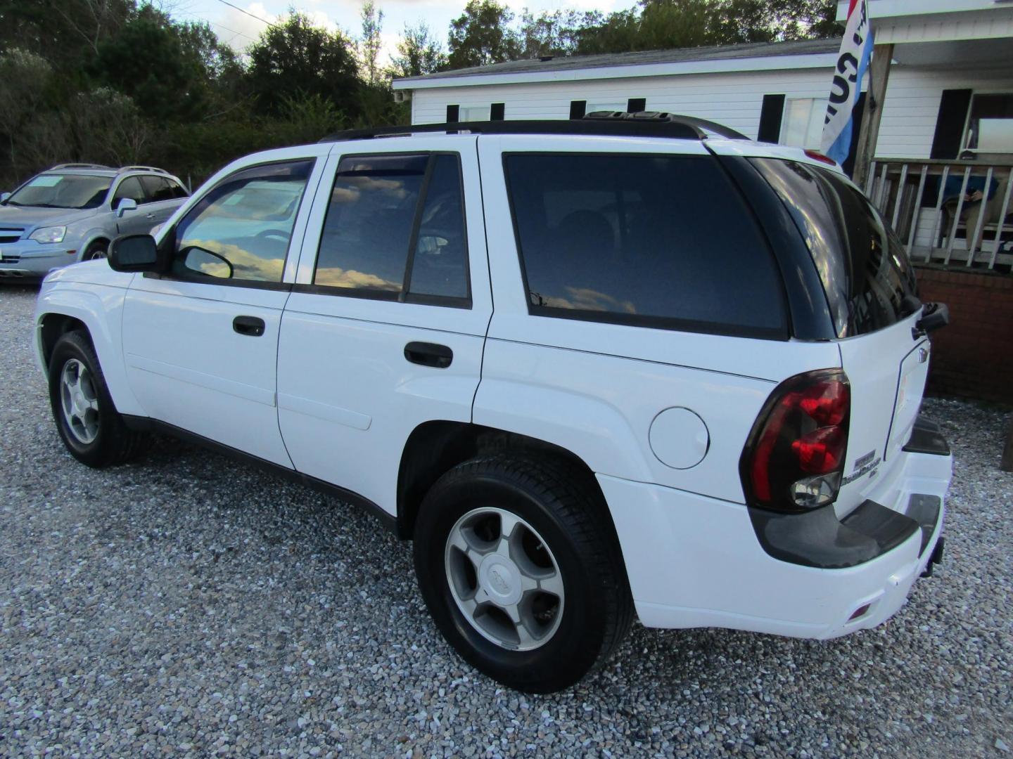 2007 White Chevrolet TrailBlazer LS1 2WD (1GNDS13SX72) with an 4.2L L6 DOHC 24V engine, Automatic transmission, located at 15016 S Hwy 231, Midland City, AL, 36350, (334) 983-3001, 31.306210, -85.495277 - Photo#5