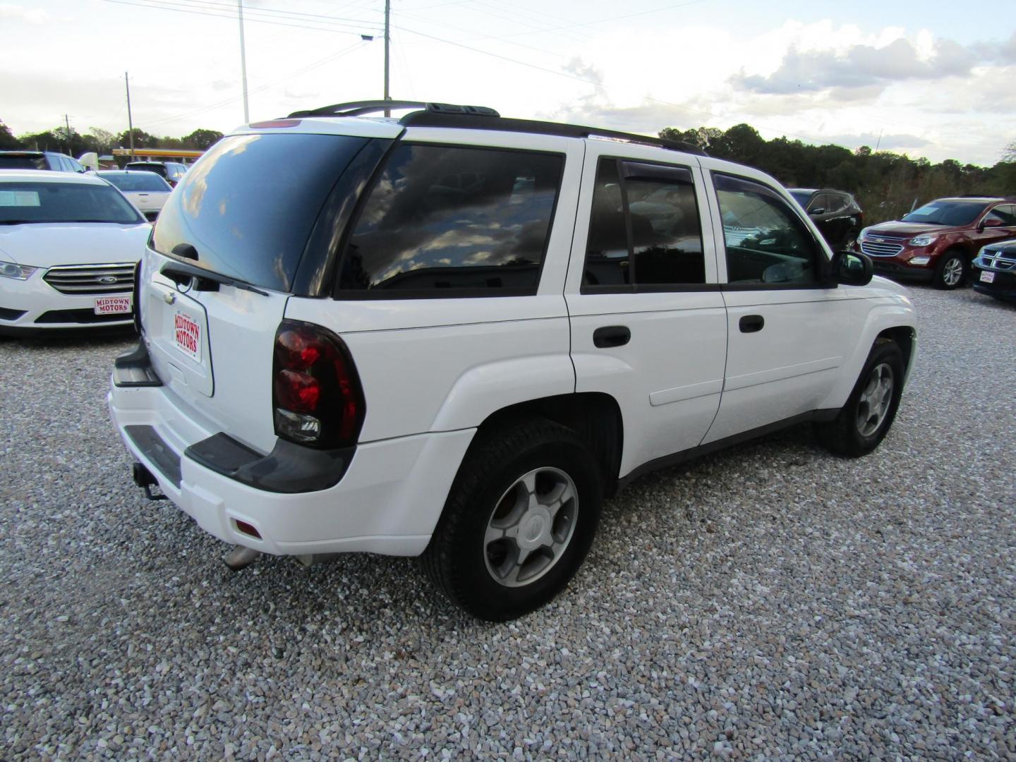 2007 White Chevrolet TrailBlazer LS1 2WD (1GNDS13SX72) with an 4.2L L6 DOHC 24V engine, Automatic transmission, located at 15016 S Hwy 231, Midland City, AL, 36350, (334) 983-3001, 31.306210, -85.495277 - Photo#7