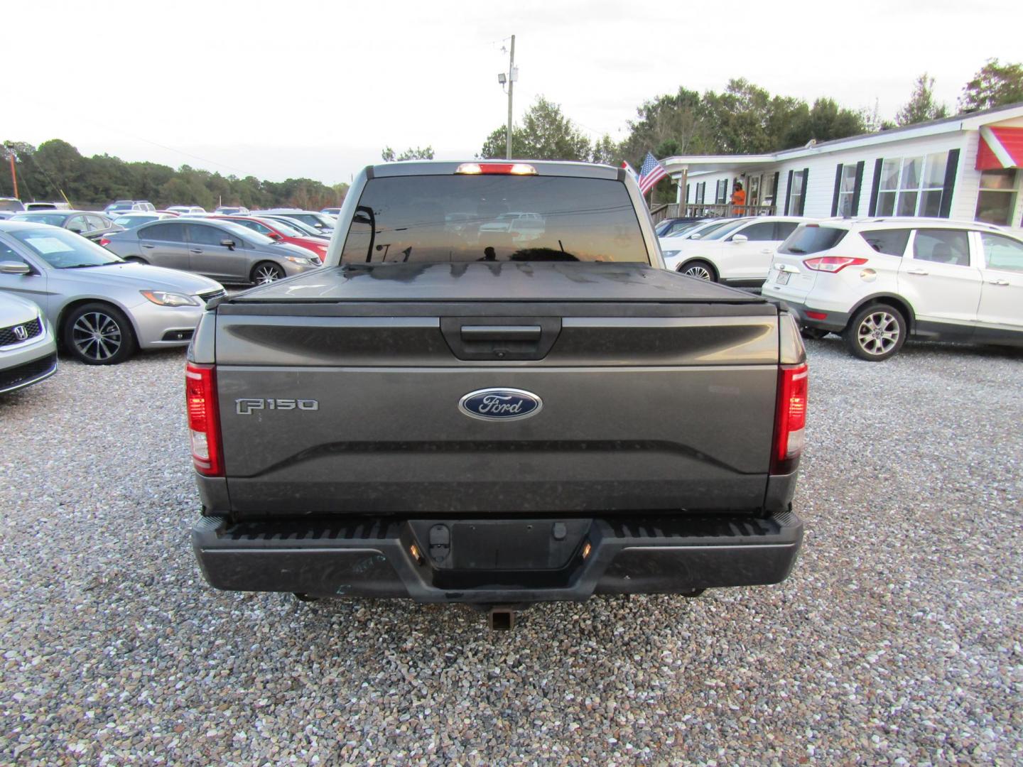 2015 Gray Ford F-150 XLT SuperCrew 6.5-ft. Bed 4WD (1FTEW1CG0FK) with an 3.5L V6 TURBO engine, Automatic transmission, located at 15016 S Hwy 231, Midland City, AL, 36350, (334) 983-3001, 31.306210, -85.495277 - Photo#6