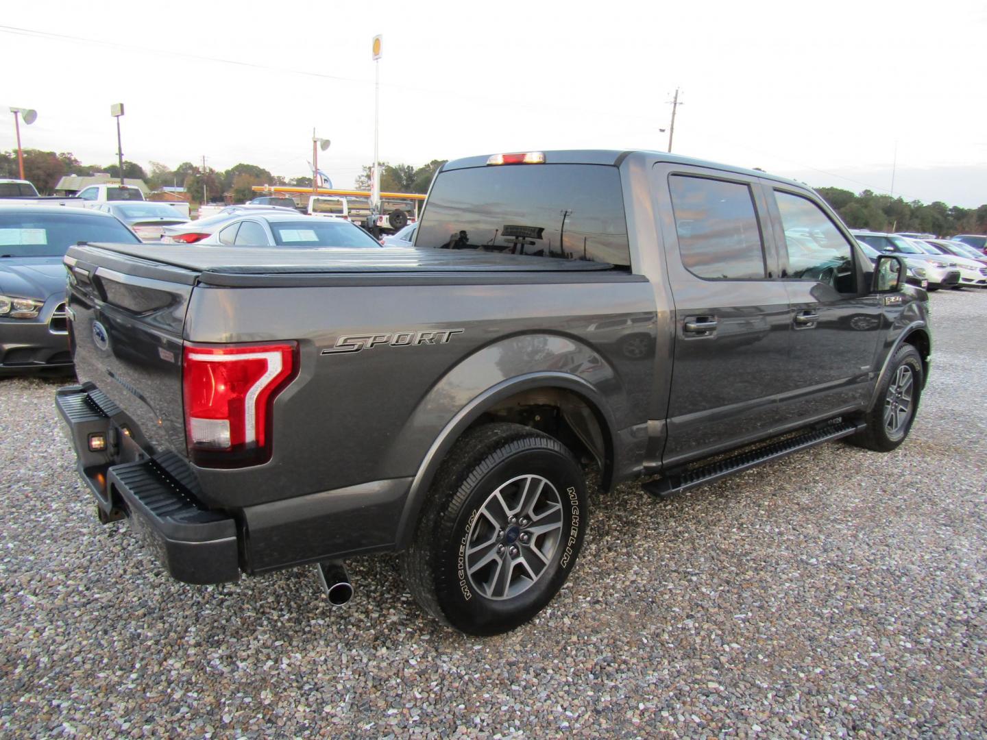 2015 Gray Ford F-150 XLT SuperCrew 6.5-ft. Bed 4WD (1FTEW1CG0FK) with an 3.5L V6 TURBO engine, Automatic transmission, located at 15016 S Hwy 231, Midland City, AL, 36350, (334) 983-3001, 31.306210, -85.495277 - Photo#5