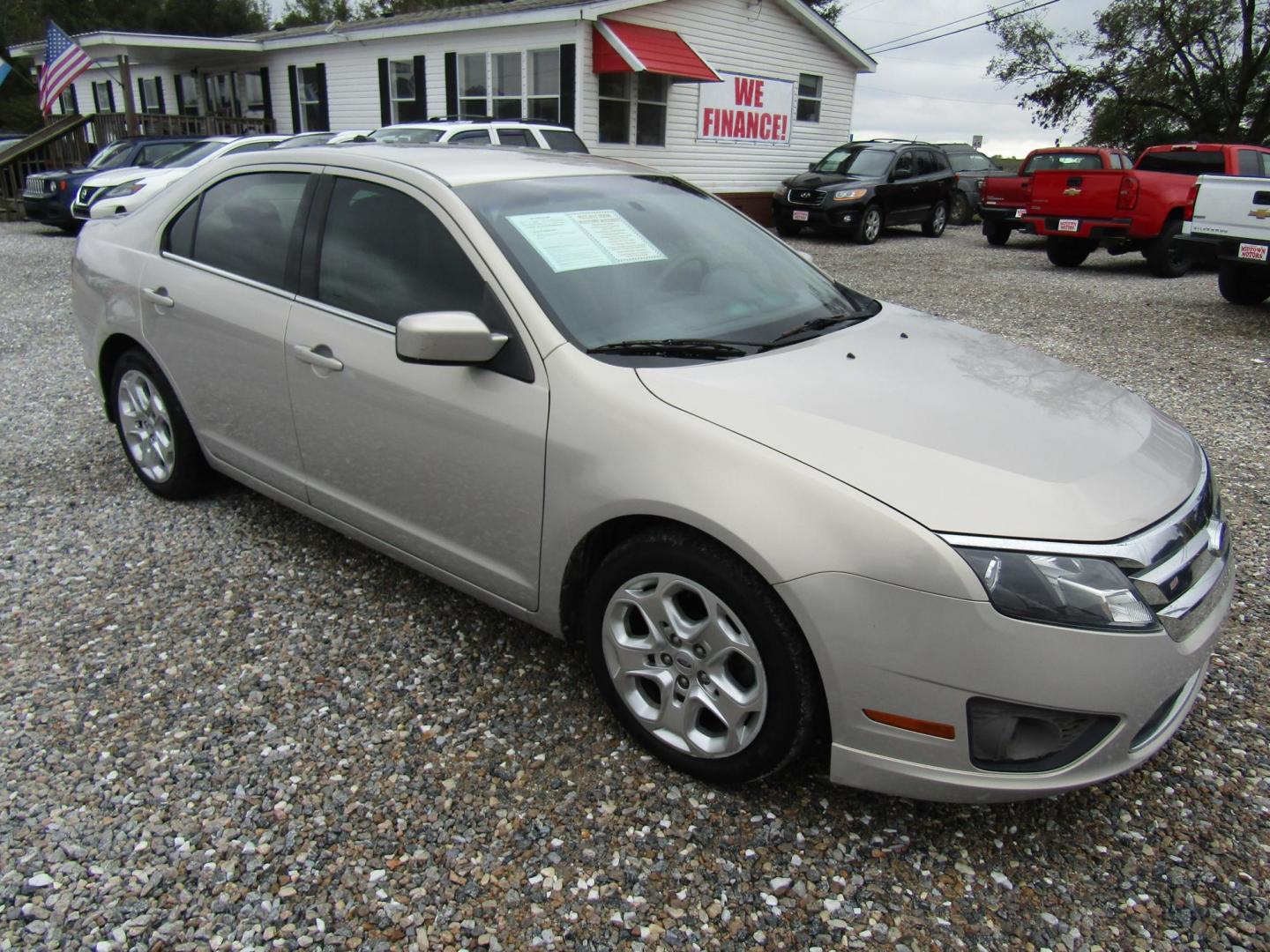 2010 Silver Ford Fusion SE (3FAHP0HA2AR) with an 2.5L L4 DOHC 16V engine, Automatic transmission, located at 15016 S Hwy 231, Midland City, AL, 36350, (334) 983-3001, 31.306210, -85.495277 - Photo#0