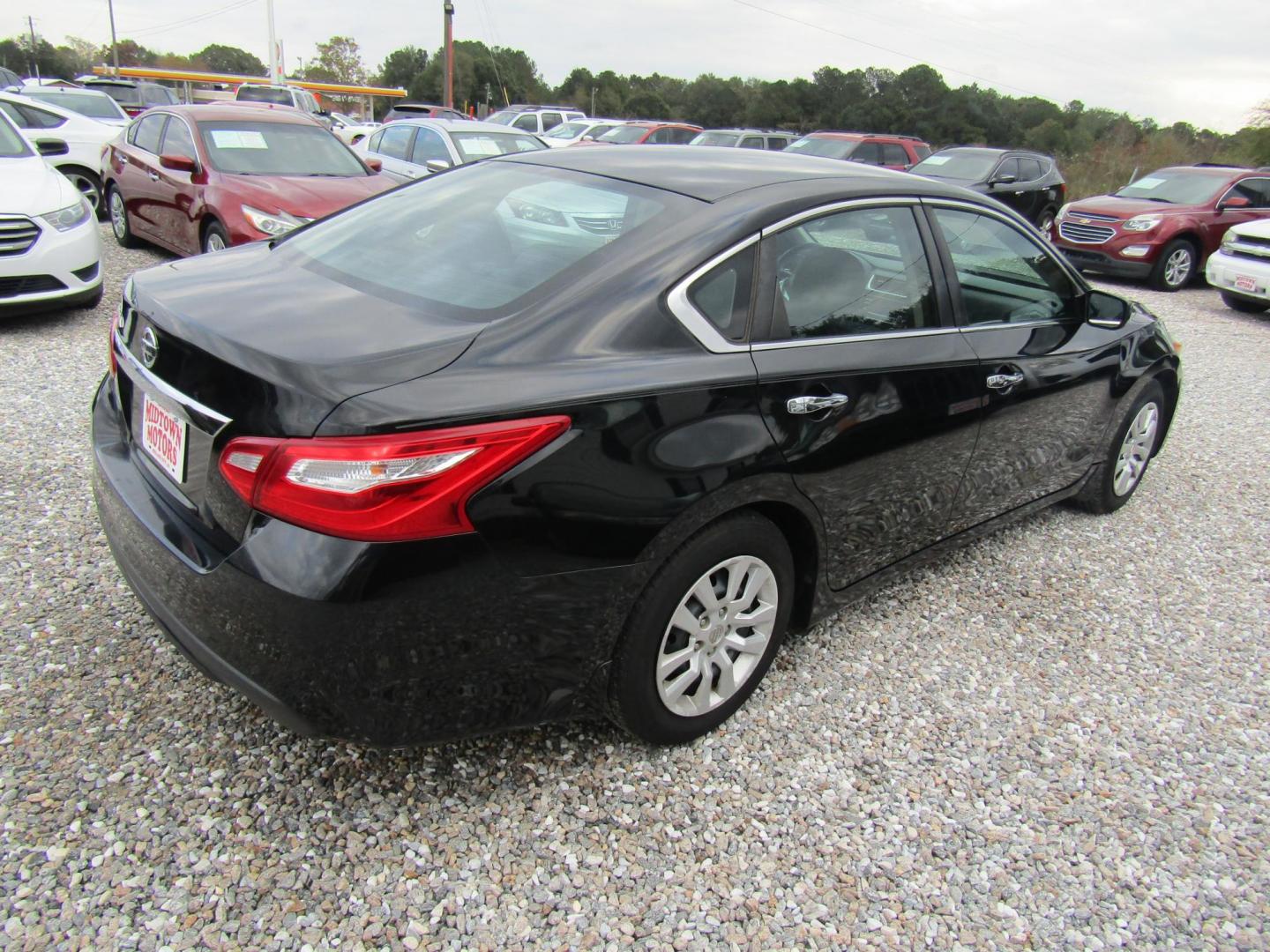 2016 Black Nissan Altima 2.5 SL (1N4AL3AP3GN) with an 2.5L L4 DOHC 16V engine, Automatic transmission, located at 15016 S Hwy 231, Midland City, AL, 36350, (334) 983-3001, 31.306210, -85.495277 - Photo#7