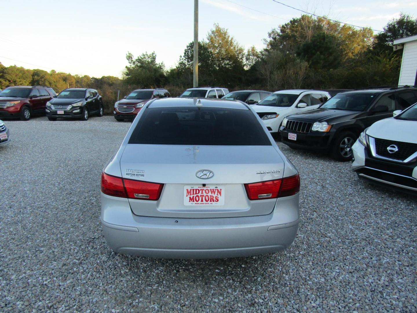 2010 Silver Hyundai Sonata GLS (5NPET4AC6AH) with an 2.4L L4 DOHC 16V engine, Automatic transmission, located at 15016 S Hwy 231, Midland City, AL, 36350, (334) 983-3001, 31.306210, -85.495277 - Photo#6