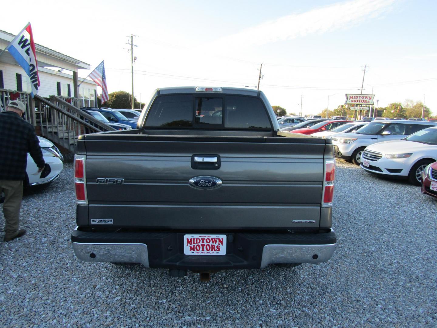 2014 Gray Ford F-150 XL SuperCrew 5.5-ft. Bed 4WD (1FTFW1EF2EF) with an 5.0L V8 engine, Automatic transmission, located at 15016 S Hwy 231, Midland City, AL, 36350, (334) 983-3001, 31.306210, -85.495277 - Photo#5