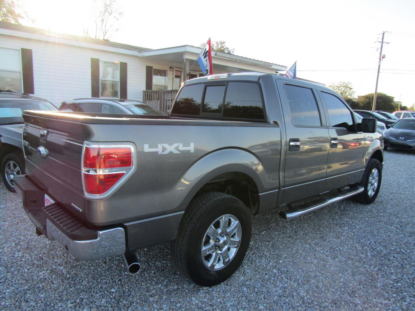 2014 Gray Ford F-150 XL SuperCrew 5.5-ft. Bed 4WD (1FTFW1EF2EF) with an 5.0L V8 engine, Automatic transmission, located at 15016 S Hwy 231, Midland City, AL, 36350, (334) 983-3001, 31.306210, -85.495277 - Photo#7