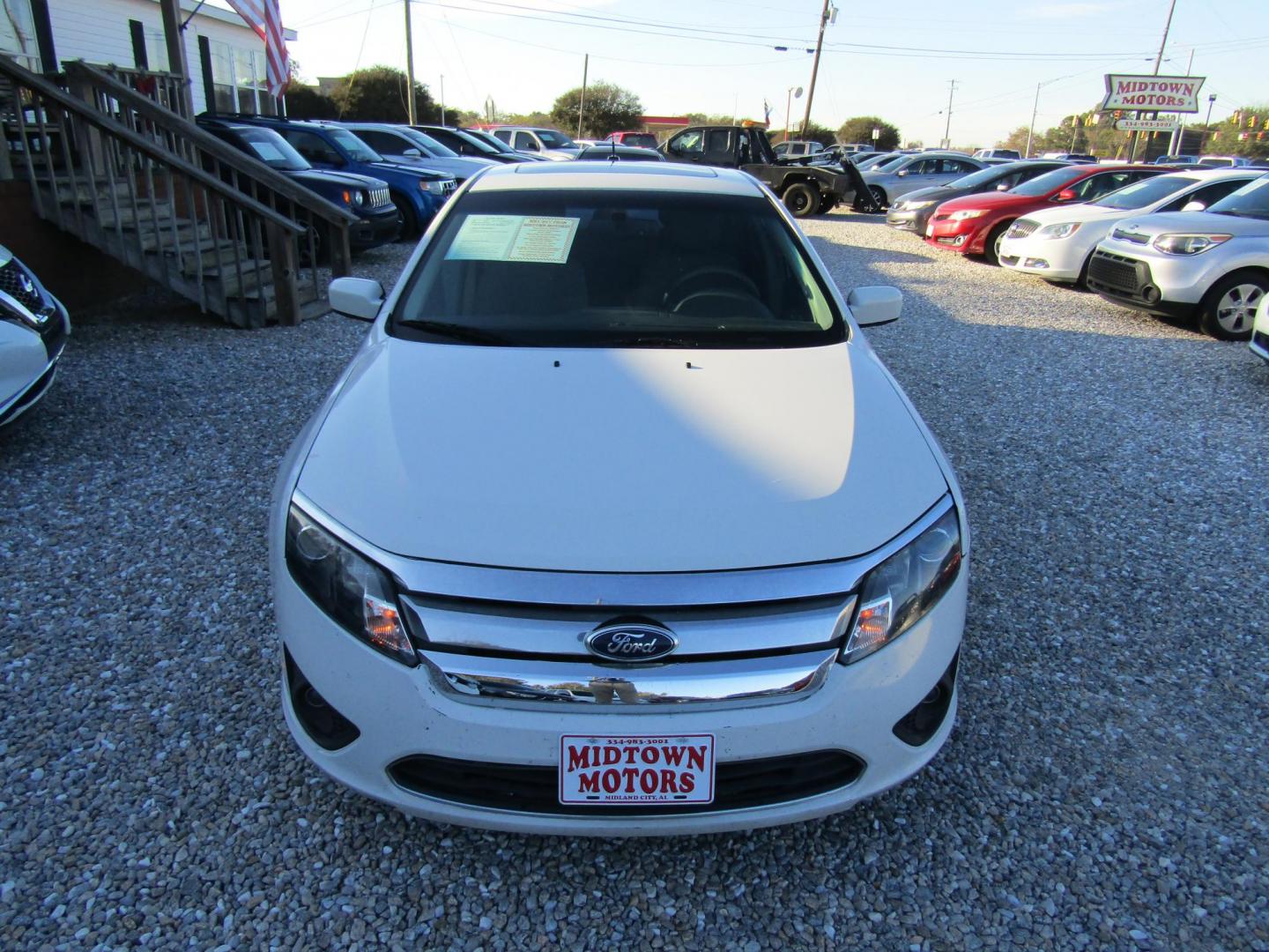 2011 White Ford Fusion I4 SE (3FAHP0HA6BR) with an 2.5L L4 DOHC 16V engine, Automatic transmission, located at 15016 S Hwy 231, Midland City, AL, 36350, (334) 983-3001, 31.306210, -85.495277 - Photo#2