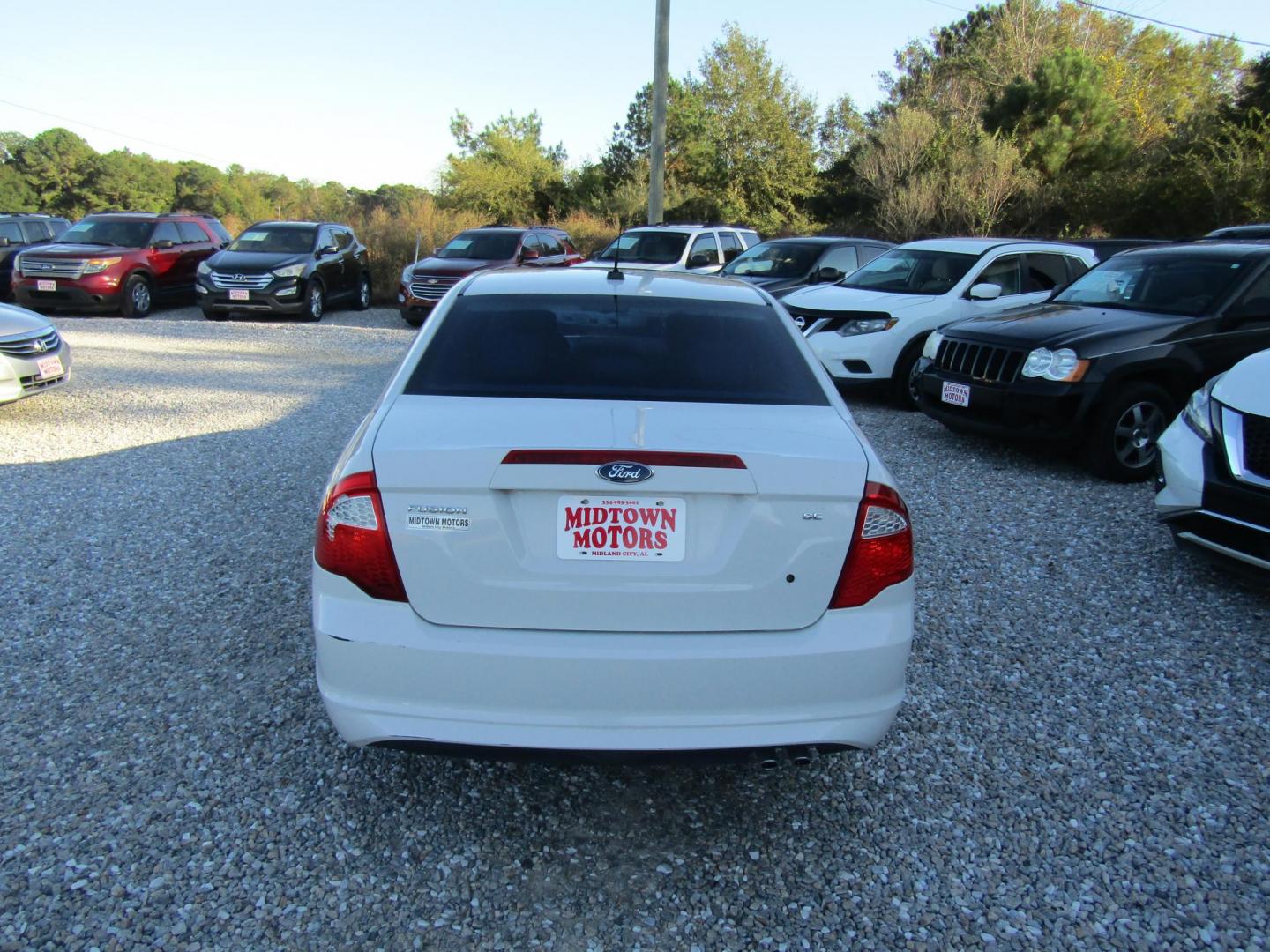 2011 White Ford Fusion I4 SE (3FAHP0HA6BR) with an 2.5L L4 DOHC 16V engine, Automatic transmission, located at 15016 S Hwy 231, Midland City, AL, 36350, (334) 983-3001, 31.306210, -85.495277 - Photo#4