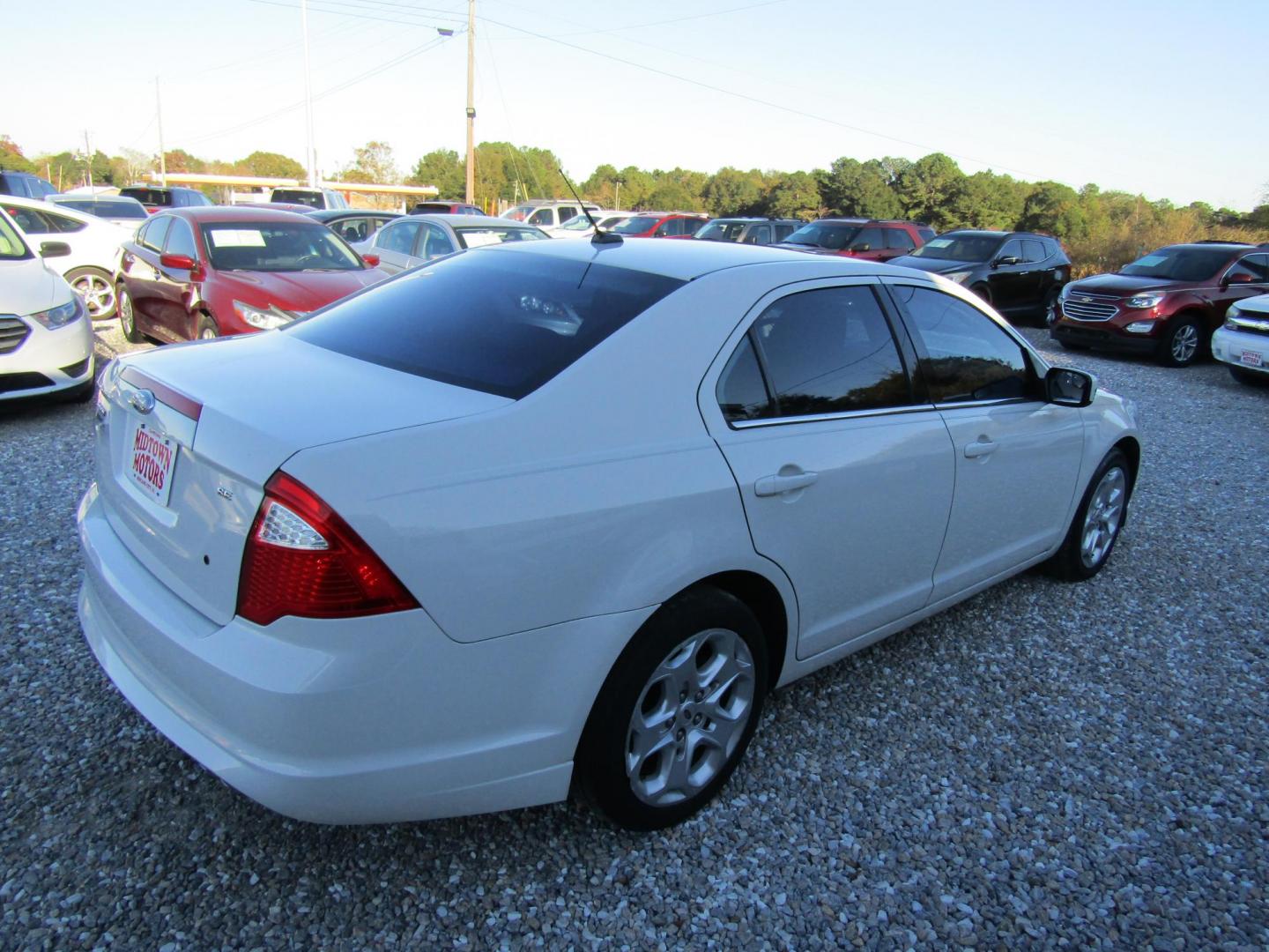 2011 White Ford Fusion I4 SE (3FAHP0HA6BR) with an 2.5L L4 DOHC 16V engine, Automatic transmission, located at 15016 S Hwy 231, Midland City, AL, 36350, (334) 983-3001, 31.306210, -85.495277 - Photo#7