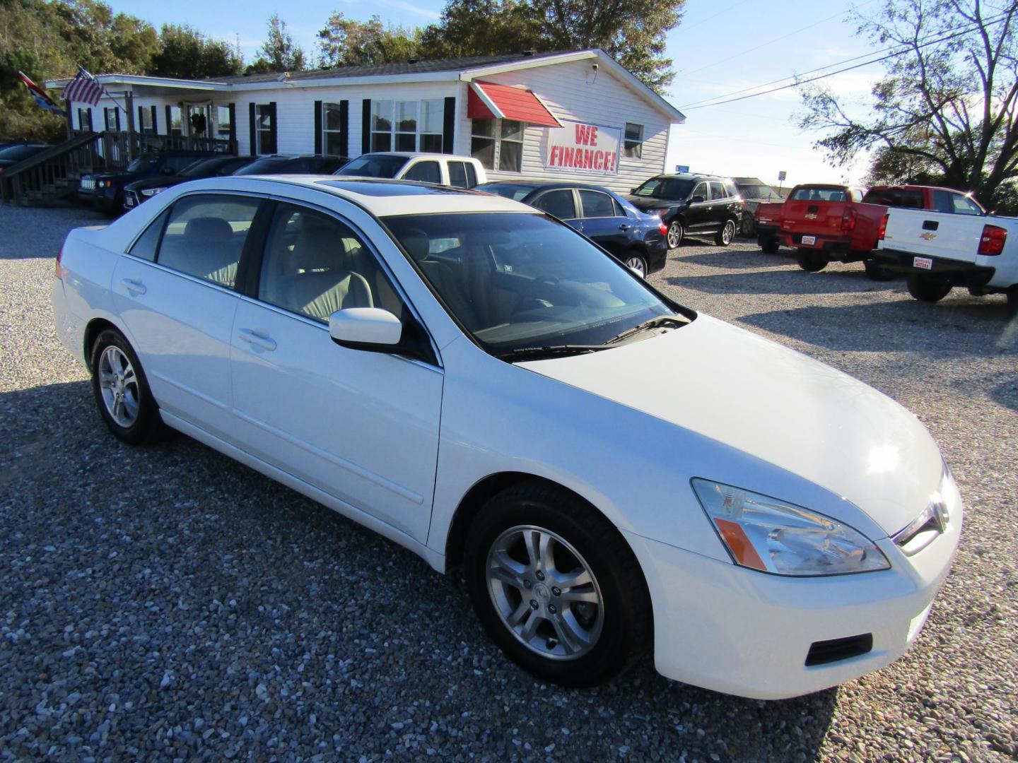 2007 White Honda Accord EX-L Sedan AT (1HGCM56857A) with an 2.4L L4 DOHC 16V engine, Automatic transmission, located at 15016 S Hwy 231, Midland City, AL, 36350, (334) 983-3001, 31.306210, -85.495277 - Photo#0