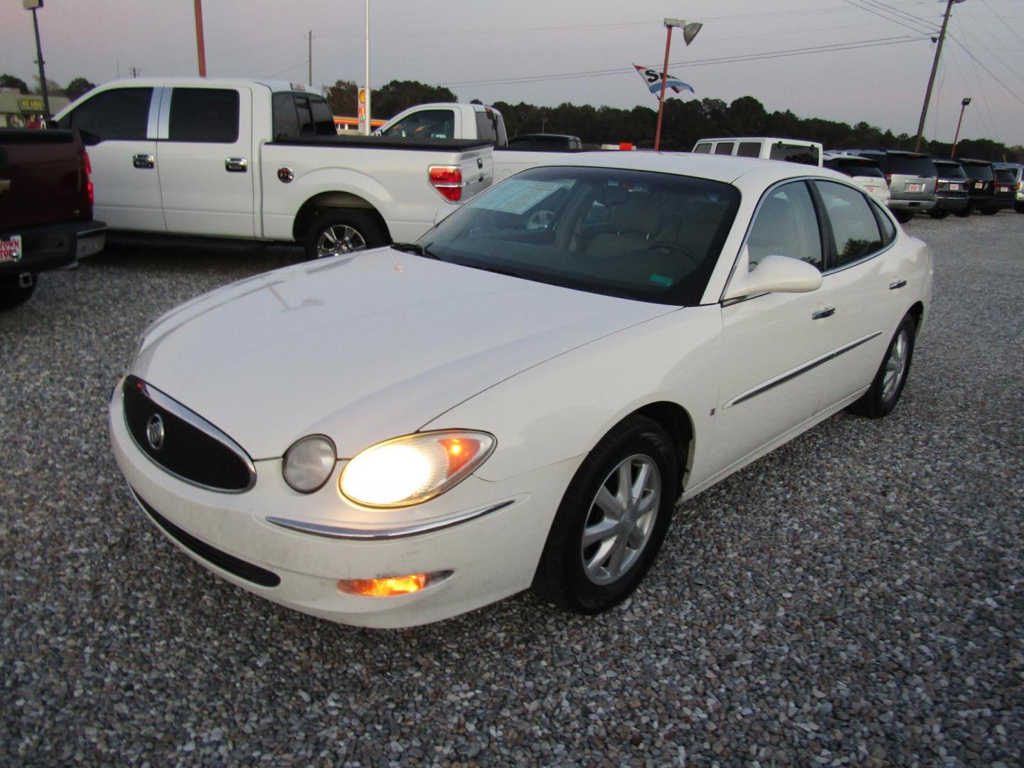 2006 White Buick LaCrosse CXL (2G4WD582661) with an 3.8L V6 OHV 12V engine, Automatic transmission, located at 15016 S Hwy 231, Midland City, AL, 36350, (334) 983-3001, 31.306210, -85.495277 - Photo#2