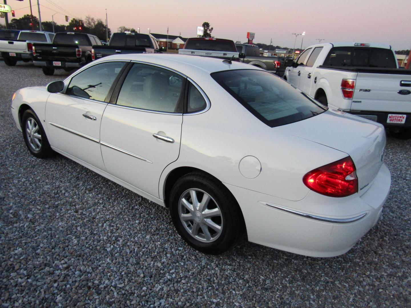 2006 White Buick LaCrosse CXL (2G4WD582661) with an 3.8L V6 OHV 12V engine, Automatic transmission, located at 15016 S Hwy 231, Midland City, AL, 36350, (334) 983-3001, 31.306210, -85.495277 - Photo#7