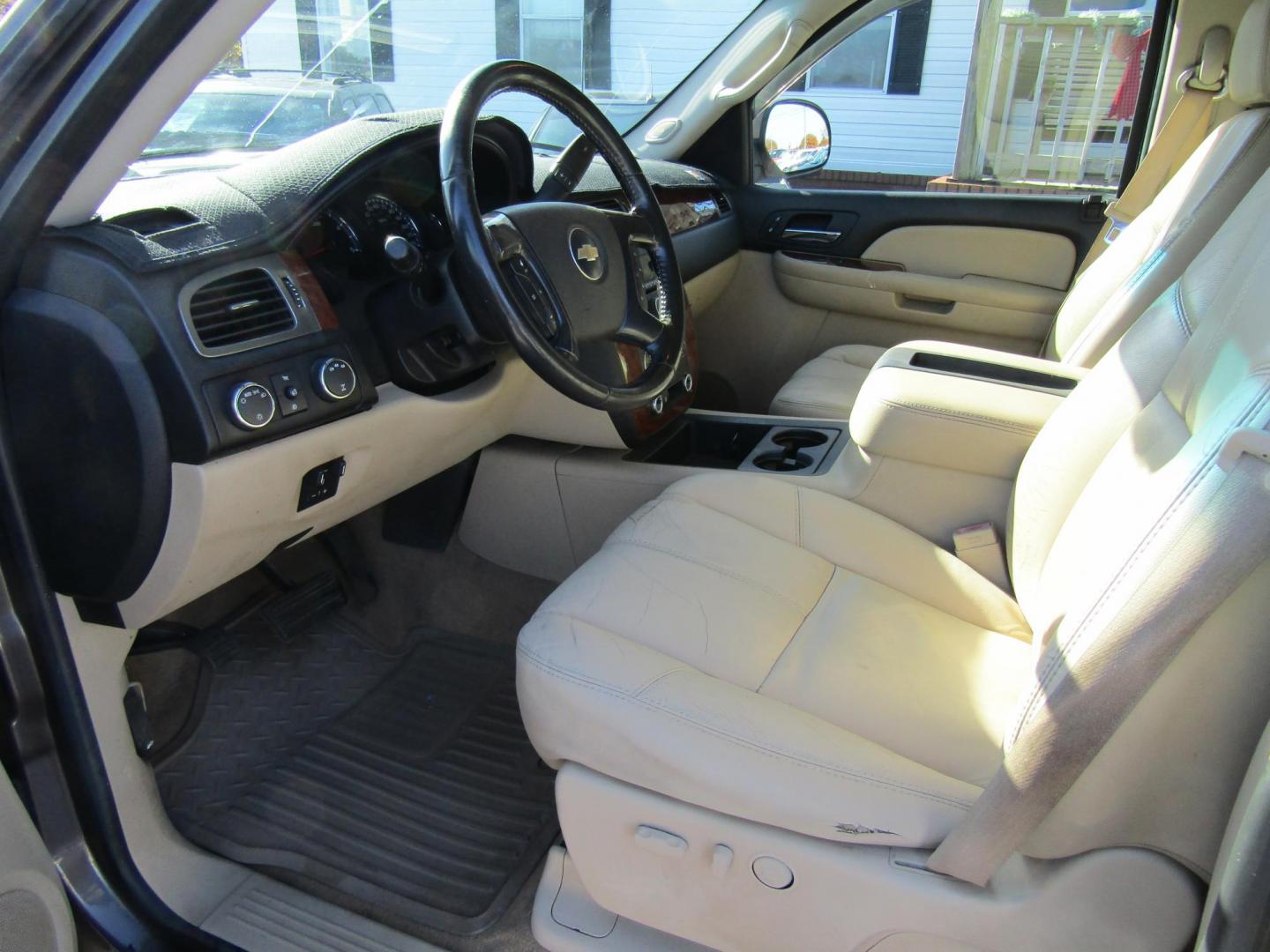 2007 Brown Chevrolet Silverado 2500HD LT1 Crew Cab 4WD (1GCHK236X7F) with an 6.6L V8 OHV 32V TURBO DIESEL engine, Automatic transmission, located at 15016 S Hwy 231, Midland City, AL, 36350, (334) 983-3001, 31.306210, -85.495277 - Photo#2