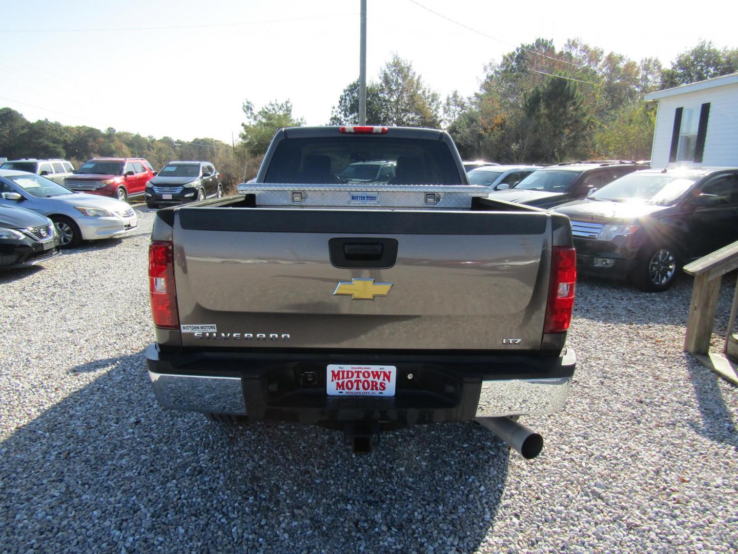 2007 Brown Chevrolet Silverado 2500HD LT1 Crew Cab 4WD (1GCHK236X7F) with an 6.6L V8 OHV 32V TURBO DIESEL engine, Automatic transmission, located at 15016 S Hwy 231, Midland City, AL, 36350, (334) 983-3001, 31.306210, -85.495277 - Photo#5