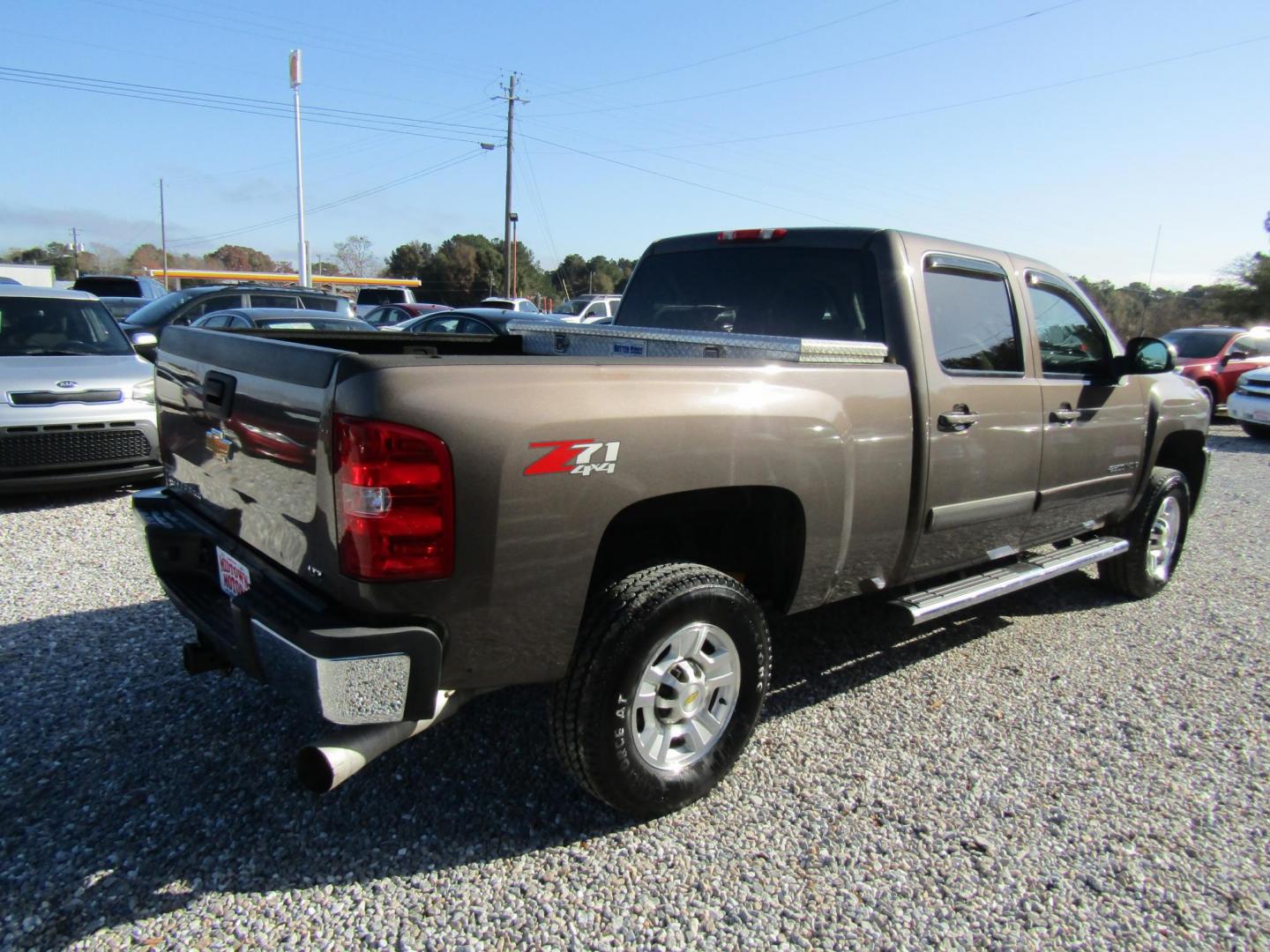 2007 Brown Chevrolet Silverado 2500HD LT1 Crew Cab 4WD (1GCHK236X7F) with an 6.6L V8 OHV 32V TURBO DIESEL engine, Automatic transmission, located at 15016 S Hwy 231, Midland City, AL, 36350, (334) 983-3001, 31.306210, -85.495277 - Photo#6