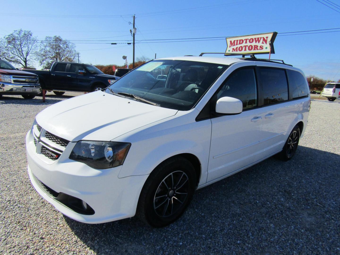 2016 White Dodge Grand Caravan R/T (2C4RDGEG3GR) with an 3.6L V6 DOHC 24V engine, Automatic transmission, located at 15016 S Hwy 231, Midland City, AL, 36350, (334) 983-3001, 31.306210, -85.495277 - Photo#1