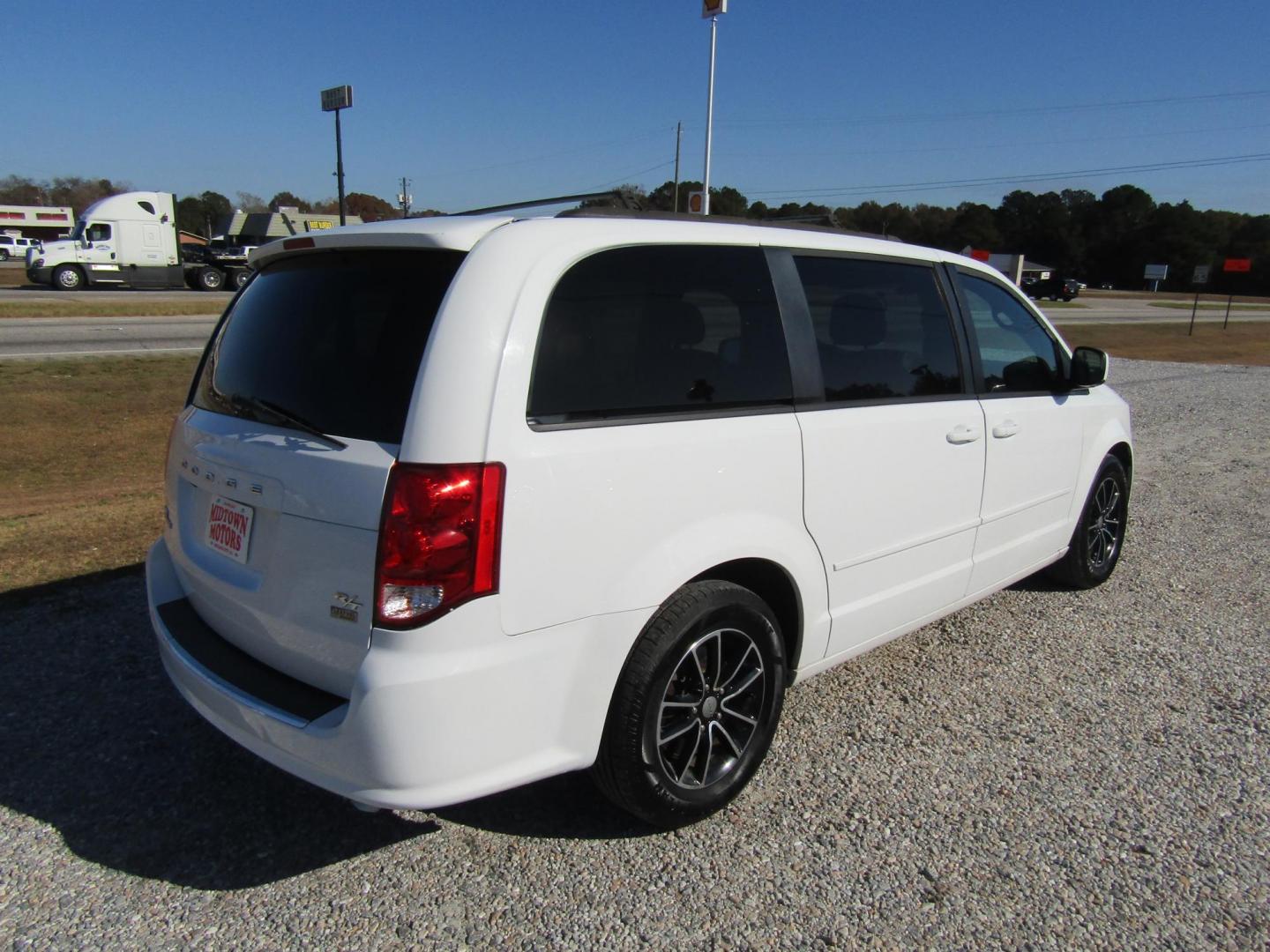 2016 White Dodge Grand Caravan R/T (2C4RDGEG3GR) with an 3.6L V6 DOHC 24V engine, Automatic transmission, located at 15016 S Hwy 231, Midland City, AL, 36350, (334) 983-3001, 31.306210, -85.495277 - Photo#6