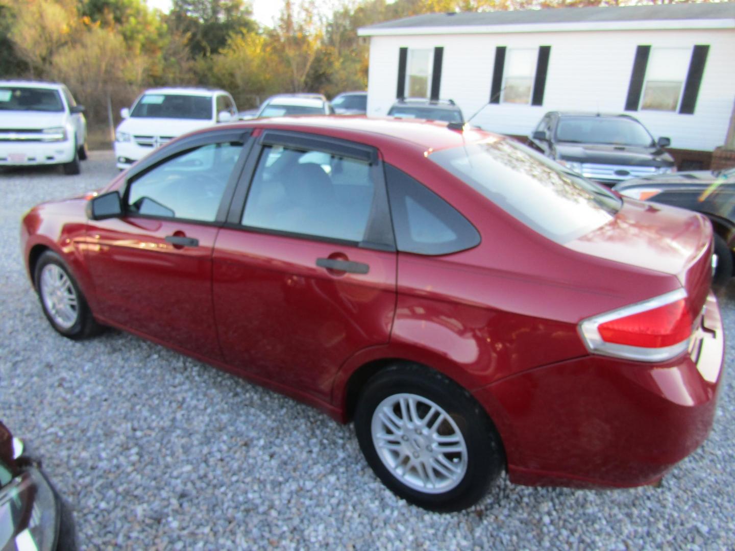 2009 Red Ford Focus SE Sedan (1FAHP35N99W) with an 2.0L L4 DOHC 16V engine, Automatic transmission, located at 15016 S Hwy 231, Midland City, AL, 36350, (334) 983-3001, 31.306210, -85.495277 - Photo#5