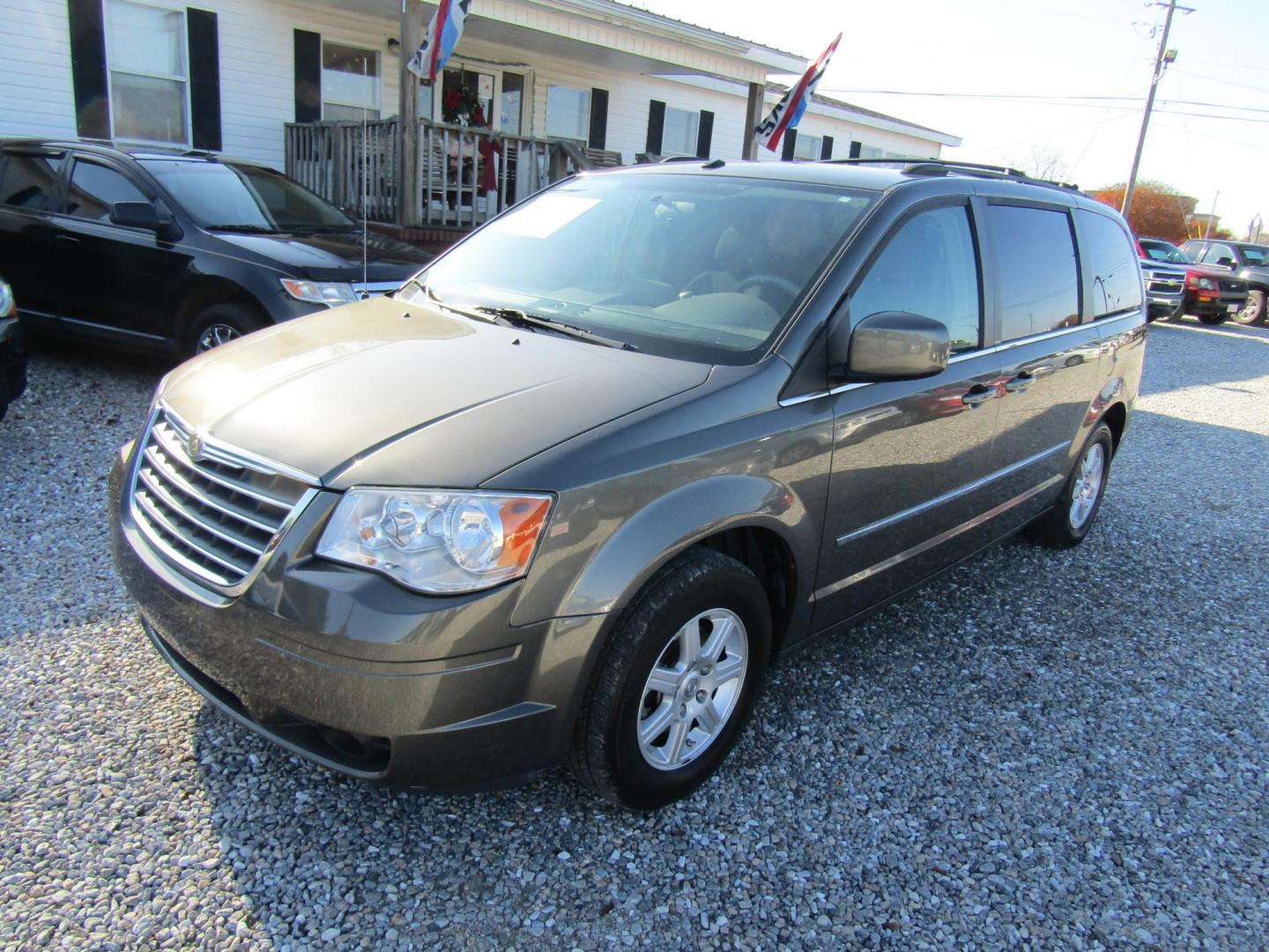 2010 Gray Chrysler Town & Country Touring (2A4RR5DX4AR) with an 4.0L V6 SOHC 24V engine, Automatic transmission, located at 15016 S Hwy 231, Midland City, AL, 36350, (334) 983-3001, 31.306210, -85.495277 - Photo#2