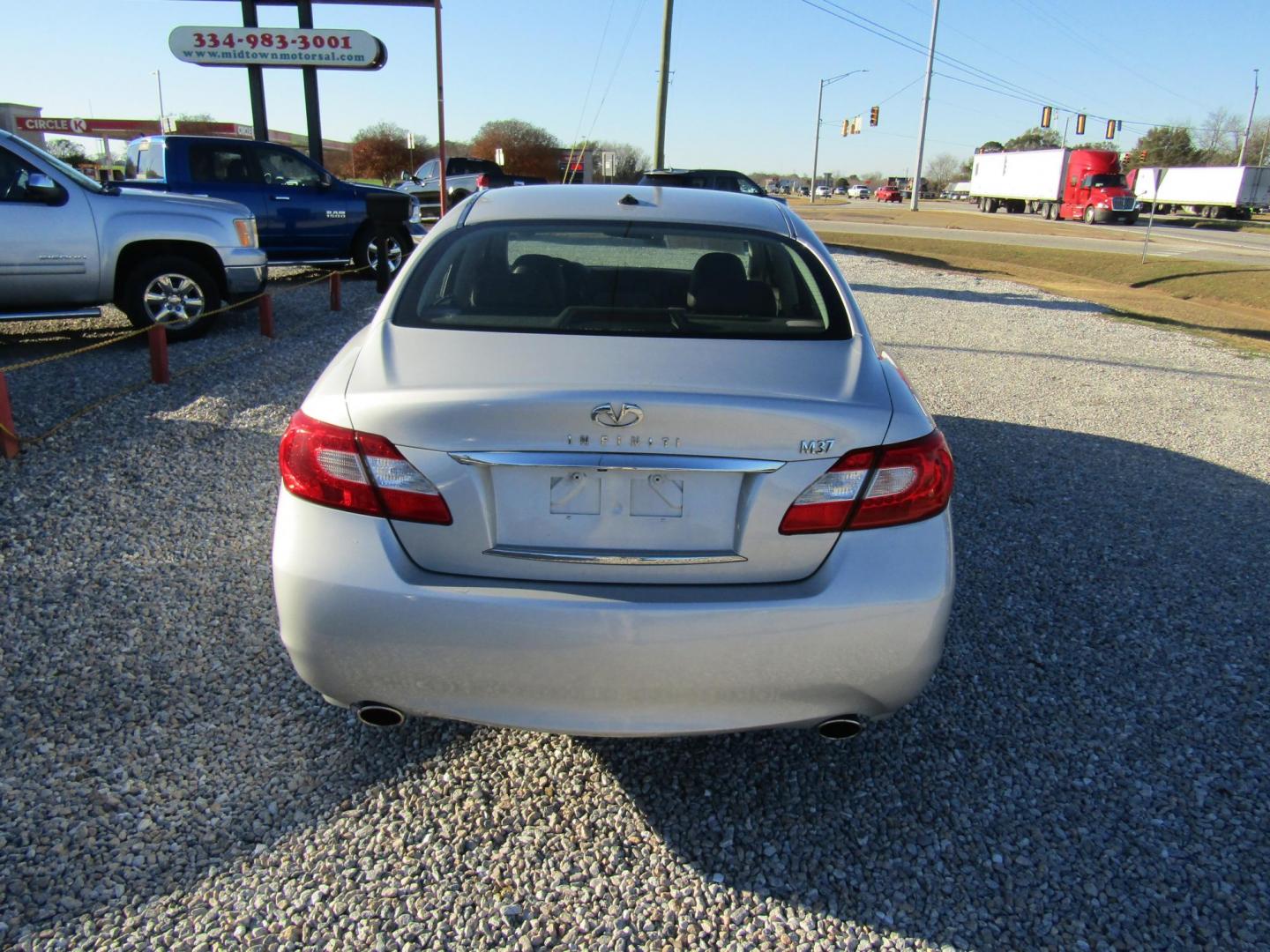 2011 Silver Infiniti M M37 (JN1BY1AP7BM) with an 3.7L V6 DOHC 24V engine, Automatic transmission, located at 15016 S Hwy 231, Midland City, AL, 36350, (334) 983-3001, 31.306210, -85.495277 - Photo#6