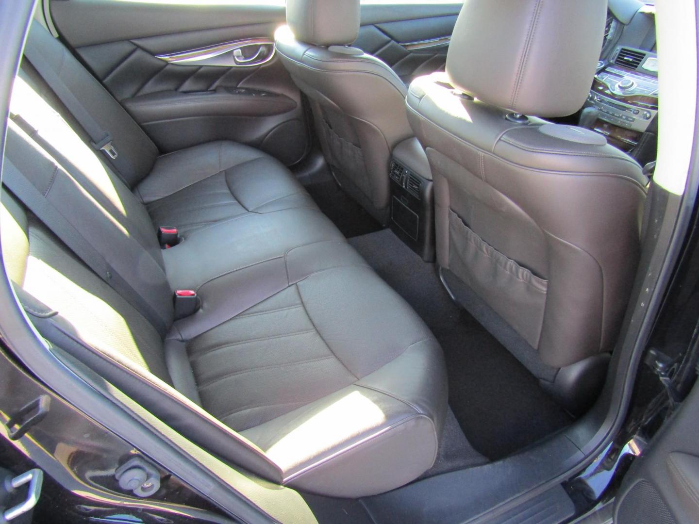 2011 Silver Infiniti M M37 (JN1BY1AP7BM) with an 3.7L V6 DOHC 24V engine, Automatic transmission, located at 15016 S Hwy 231, Midland City, AL, 36350, (334) 983-3001, 31.306210, -85.495277 - Photo#8