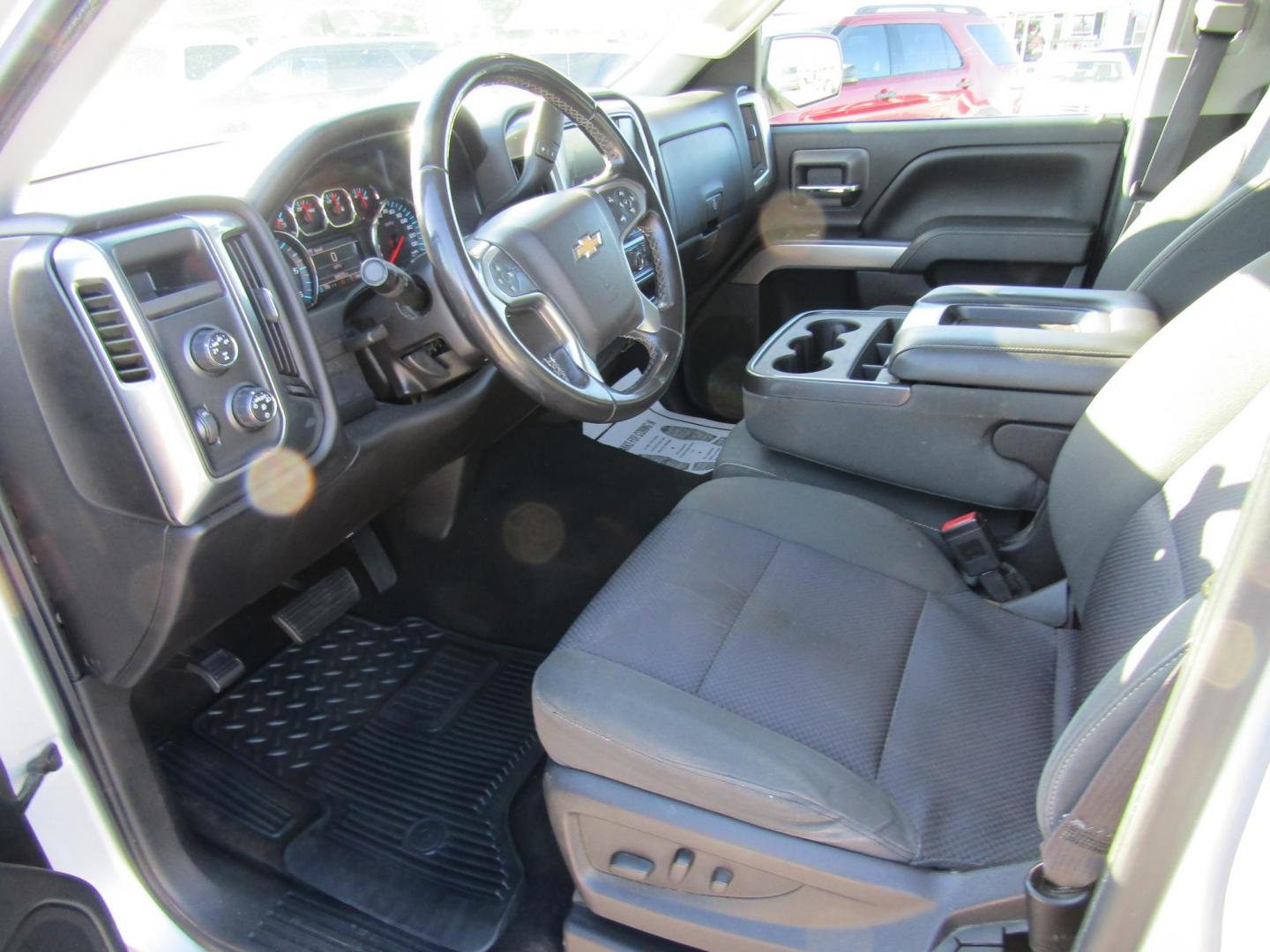 2015 Silver /Gray Chevrolet Silverado 1500 LT Crew Cab 4WD (3GCUKREC5FG) with an 5.3L V8 OHV 16V engine, Automatic transmission, located at 15016 S Hwy 231, Midland City, AL, 36350, (334) 983-3001, 31.306210, -85.495277 - Photo#5