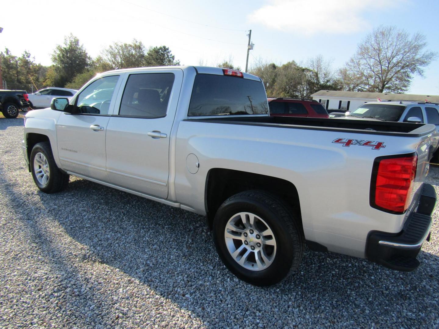 2015 Silver /Gray Chevrolet Silverado 1500 LT Crew Cab 4WD (3GCUKREC5FG) with an 5.3L V8 OHV 16V engine, Automatic transmission, located at 15016 S Hwy 231, Midland City, AL, 36350, (334) 983-3001, 31.306210, -85.495277 - Photo#3