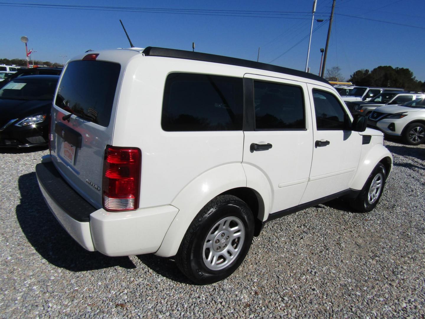 2010 White Dodge Nitro SE 2WD (1D4PT2GK8AW) with an 3.7L V6 SOHC 12V engine, Automatic transmission, located at 15016 S Hwy 231, Midland City, AL, 36350, (334) 983-3001, 31.306210, -85.495277 - Photo#7