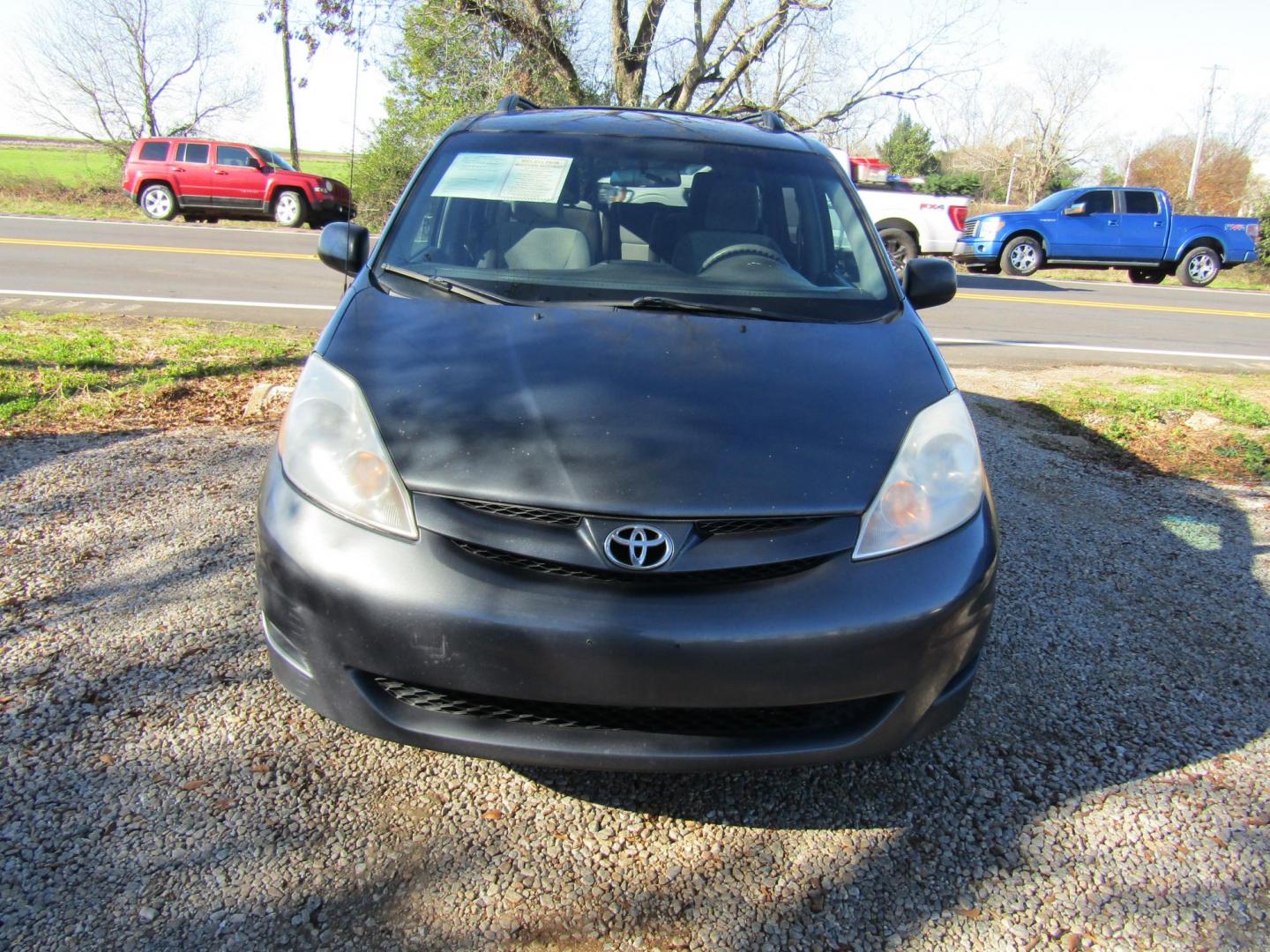 2010 Gray Toyota Sienna CE FWD 7 Passenger (5TDKK4CC0AS) with an 3.5L V6 EFI DOHC 24V engine, Automatic transmission, located at 15016 S Hwy 231, Midland City, AL, 36350, (334) 983-3001, 31.306210, -85.495277 - Photo#2