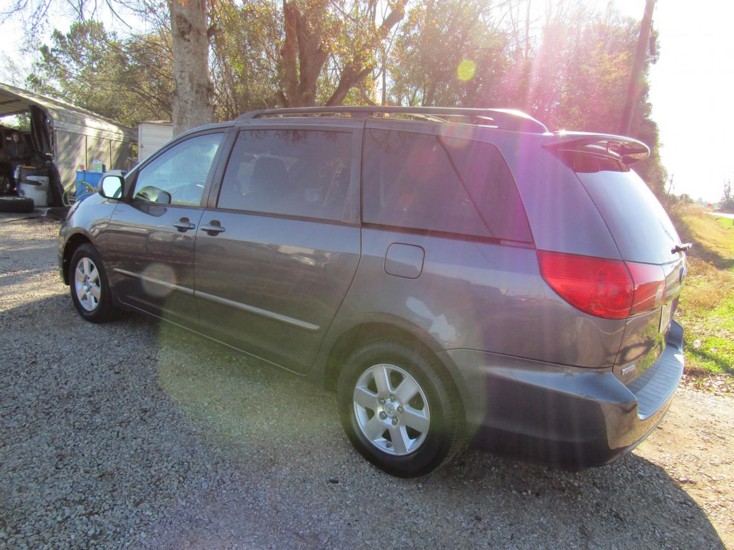 2010 Gray Toyota Sienna CE FWD 7 Passenger (5TDKK4CC0AS) with an 3.5L V6 EFI DOHC 24V engine, Automatic transmission, located at 15016 S Hwy 231, Midland City, AL, 36350, (334) 983-3001, 31.306210, -85.495277 - Photo#5