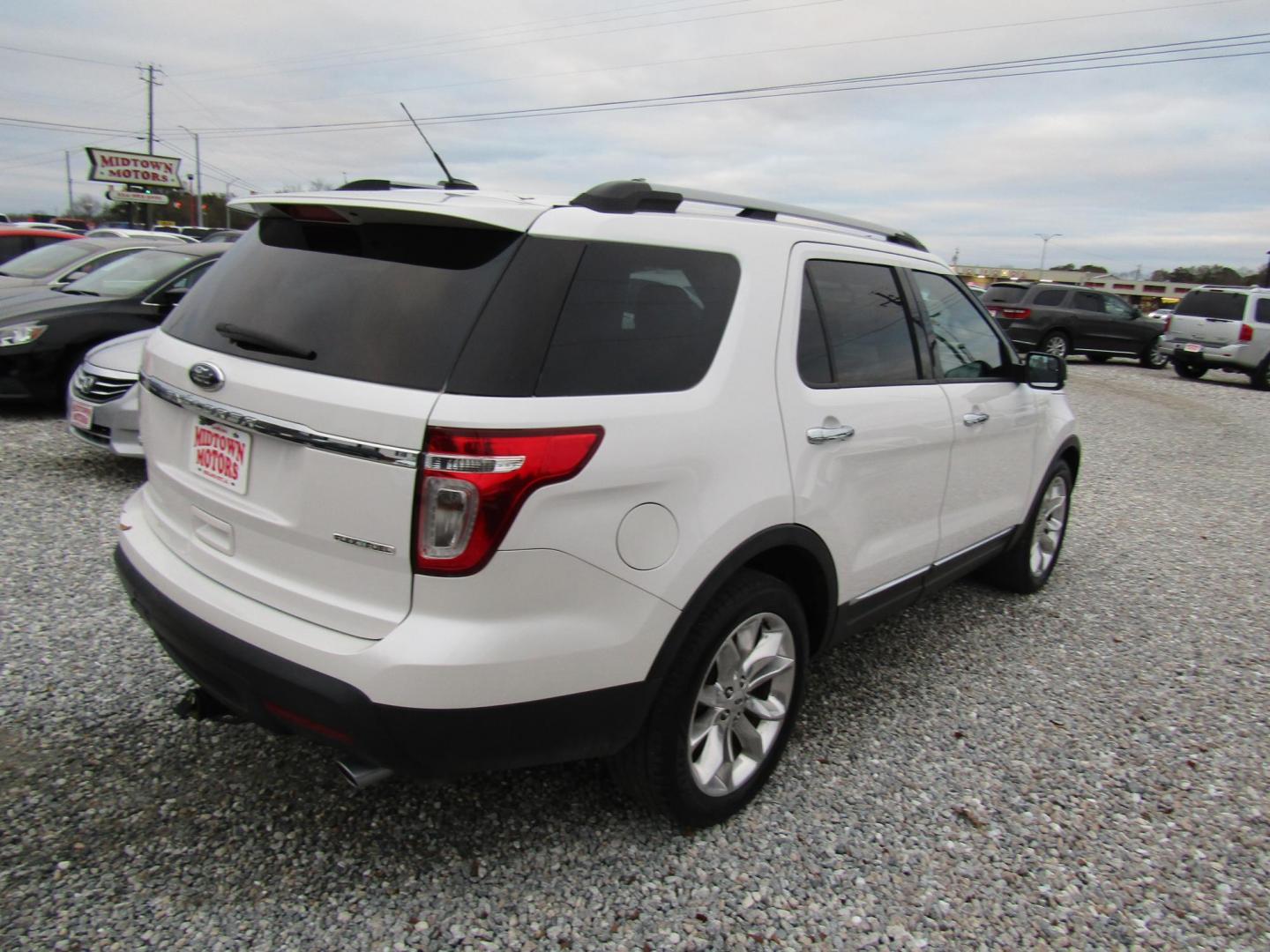 2014 White Ford Explorer XLT FWD (1FM5K7D80EG) with an 3.5L V6 DOHC 24V engine, Automatic transmission, located at 15016 S Hwy 231, Midland City, AL, 36350, (334) 983-3001, 31.306210, -85.495277 - Photo#7