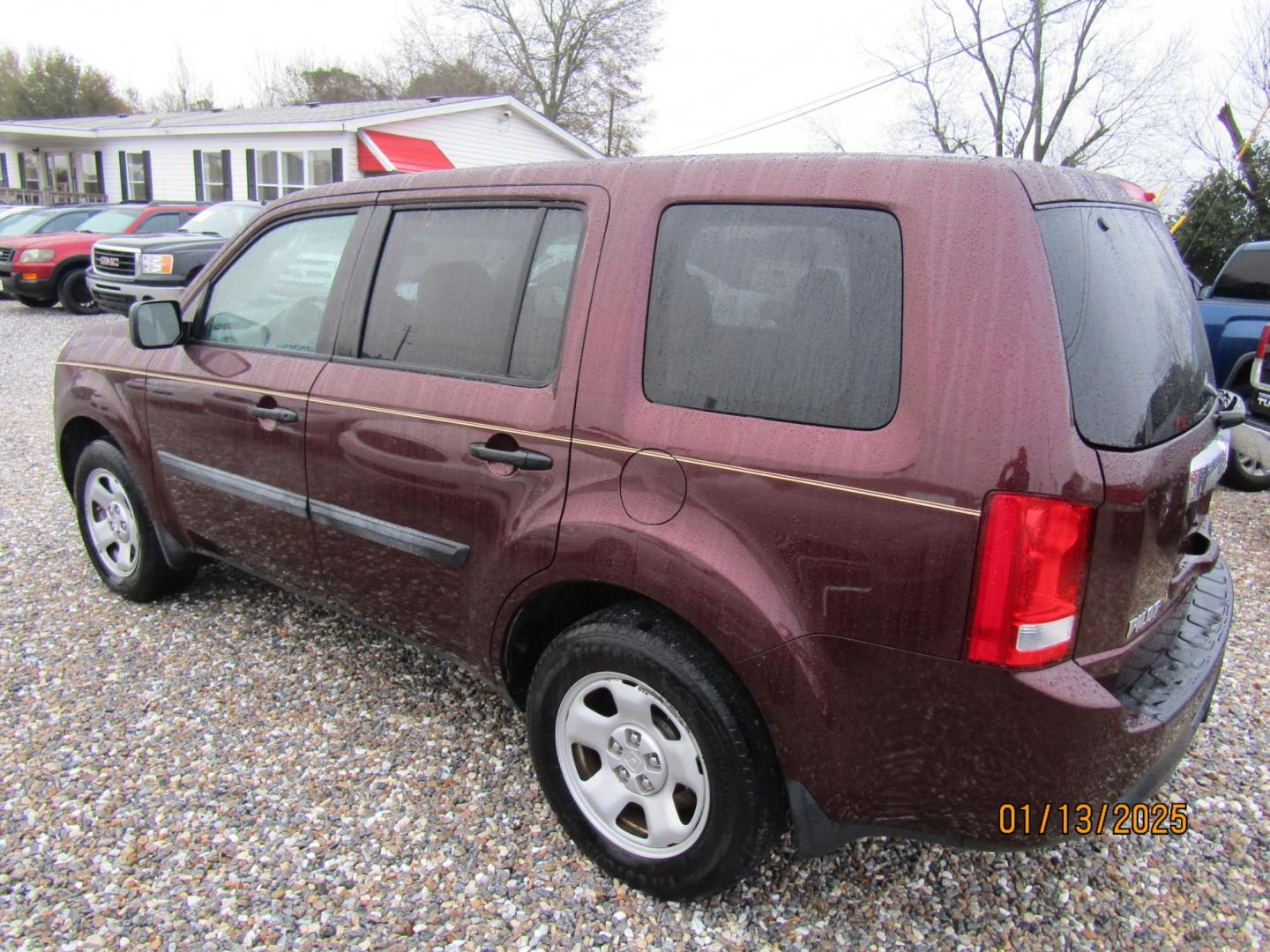 2013 Burgandy Honda Pilot LX 2WD 5-Spd AT (5FNYF3H23DB) with an 3.5L V6 SOHC 24V engine, Automatic transmission, located at 15016 S Hwy 231, Midland City, AL, 36350, (334) 983-3001, 31.306210, -85.495277 - Photo#5