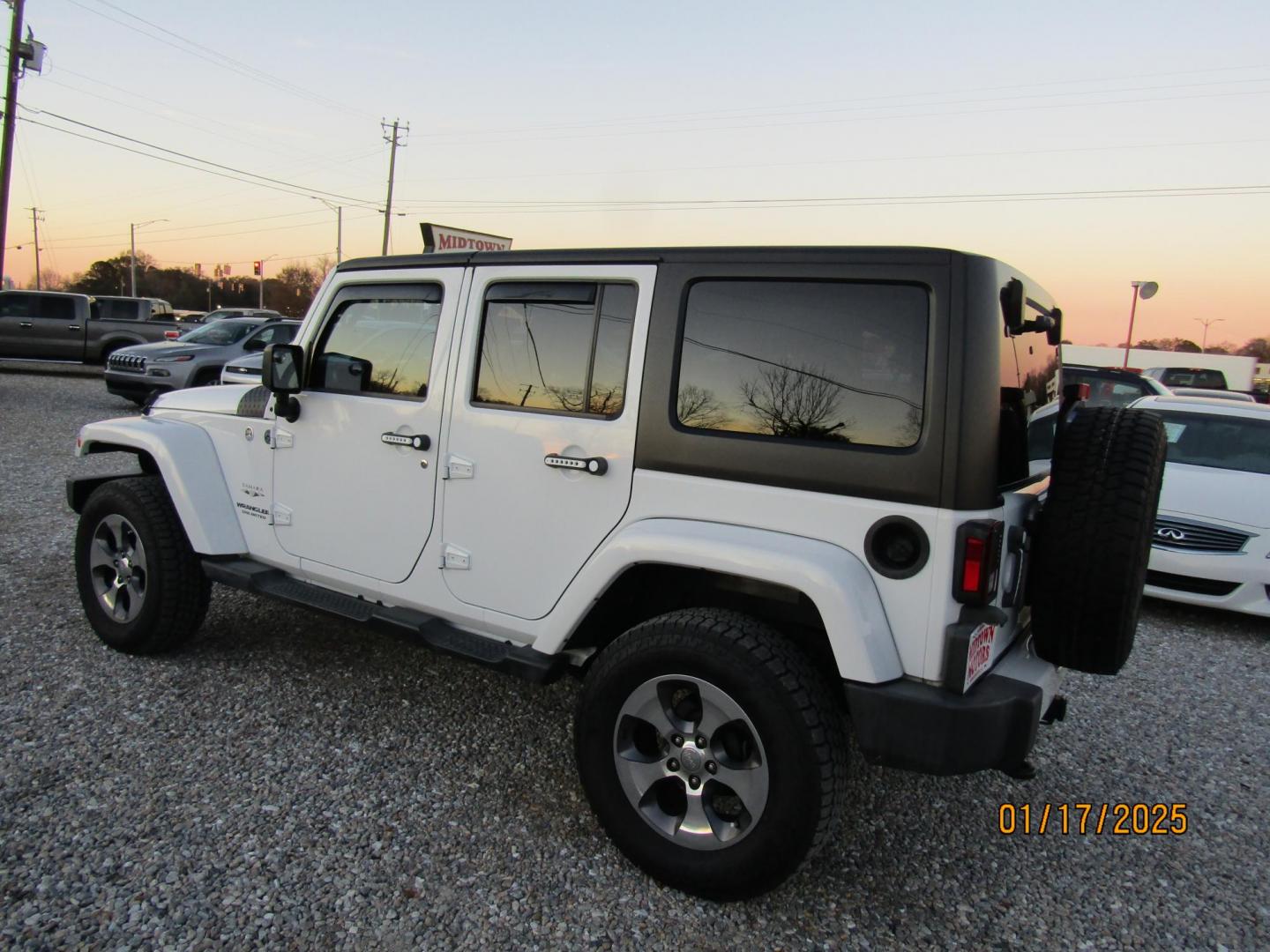 2016 White Jeep Wrangler Unlimited Sahara 4WD (1C4BJWEG9GL) with an 3.6L V6 DOHC 24V FFV engine, Automatic transmission, located at 15016 S Hwy 231, Midland City, AL, 36350, (334) 983-3001, 31.306210, -85.495277 - Photo#5