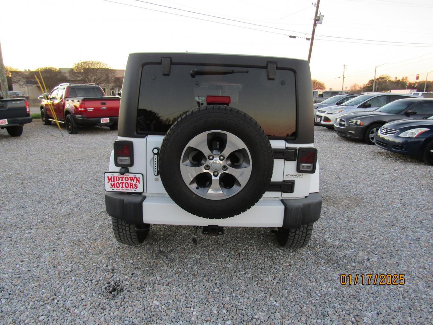 2016 White Jeep Wrangler Unlimited Sahara 4WD (1C4BJWEG9GL) with an 3.6L V6 DOHC 24V FFV engine, Automatic transmission, located at 15016 S Hwy 231, Midland City, AL, 36350, (334) 983-3001, 31.306210, -85.495277 - Photo#6