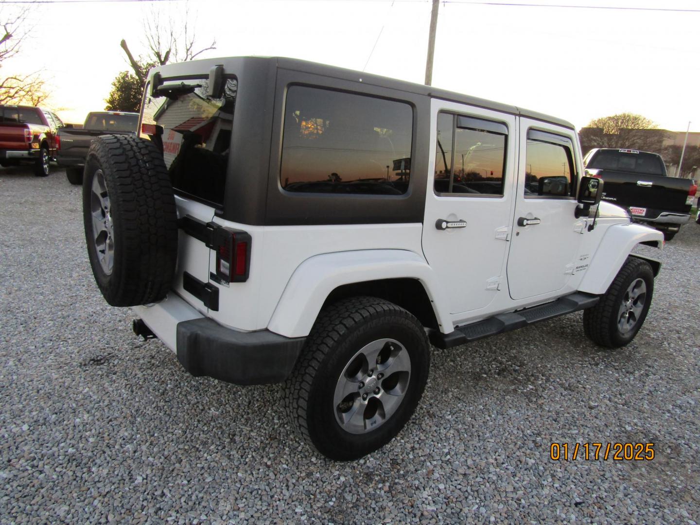 2016 White Jeep Wrangler Unlimited Sahara 4WD (1C4BJWEG9GL) with an 3.6L V6 DOHC 24V FFV engine, Automatic transmission, located at 15016 S Hwy 231, Midland City, AL, 36350, (334) 983-3001, 31.306210, -85.495277 - Photo#7