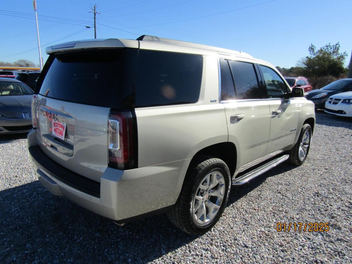 2016 Silver GMC Yukon SLT 2WD (1GKS1BKC7GR) with an 5.3L V8 OHV 16V engine, Automatic transmission, located at 15016 S Hwy 231, Midland City, AL, 36350, (334) 983-3001, 31.306210, -85.495277 - Photo#7