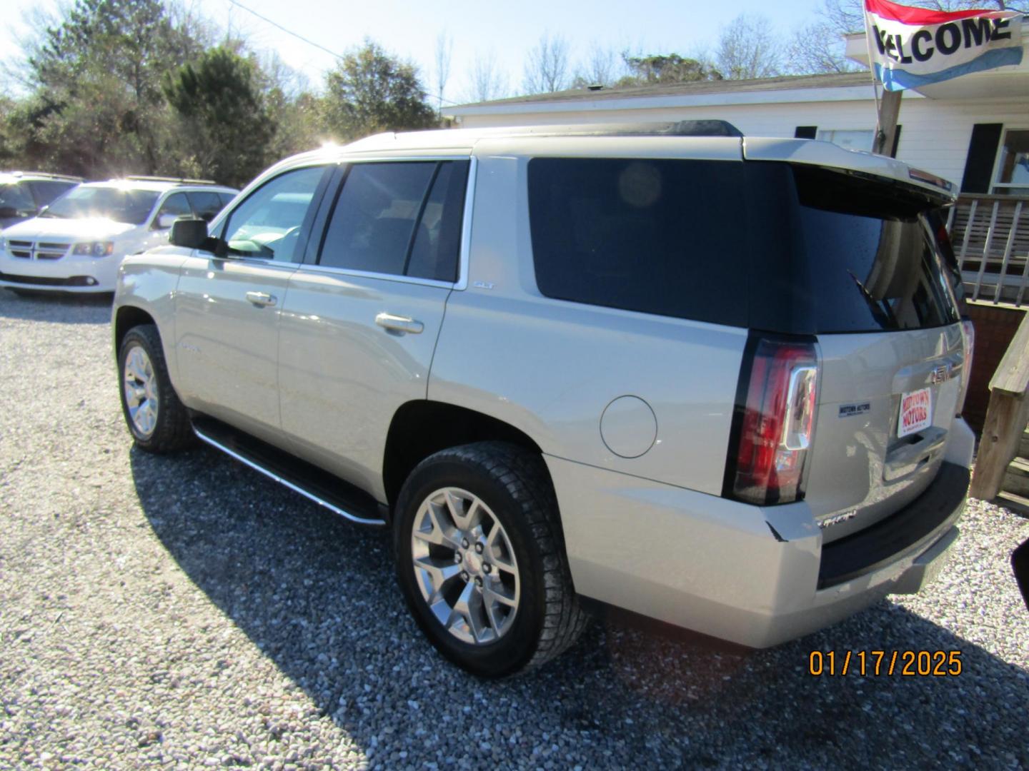 2016 Silver GMC Yukon SLT 2WD (1GKS1BKC7GR) with an 5.3L V8 OHV 16V engine, Automatic transmission, located at 15016 S Hwy 231, Midland City, AL, 36350, (334) 983-3001, 31.306210, -85.495277 - Photo#5