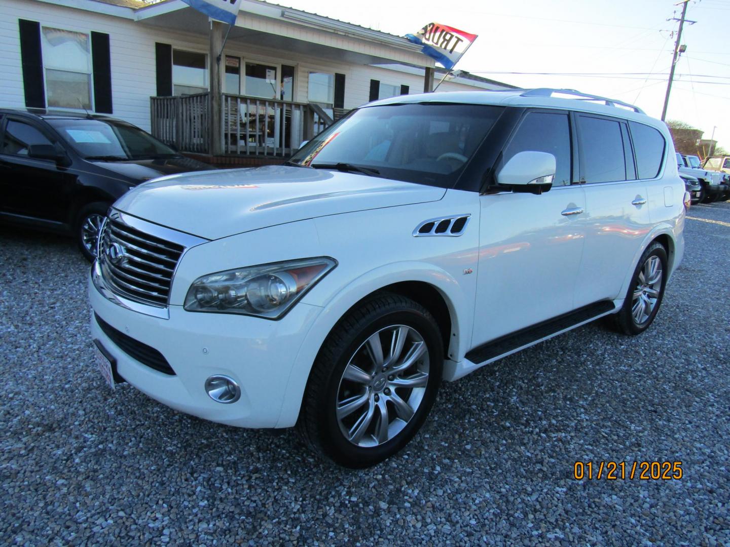 2014 White Infiniti QX56 2WD (JN8AZ2NF4E9) with an 5.6L V8 DOHC 32V engine, Automatic transmission, located at 15016 S Hwy 231, Midland City, AL, 36350, (334) 983-3001, 31.306210, -85.495277 - Photo#2