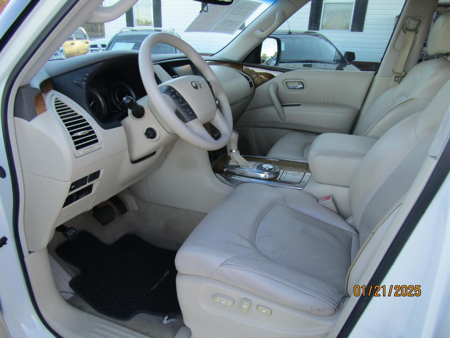 2014 White Infiniti QX56 2WD (JN8AZ2NF4E9) with an 5.6L V8 DOHC 32V engine, Automatic transmission, located at 15016 S Hwy 231, Midland City, AL, 36350, (334) 983-3001, 31.306210, -85.495277 - Photo#4